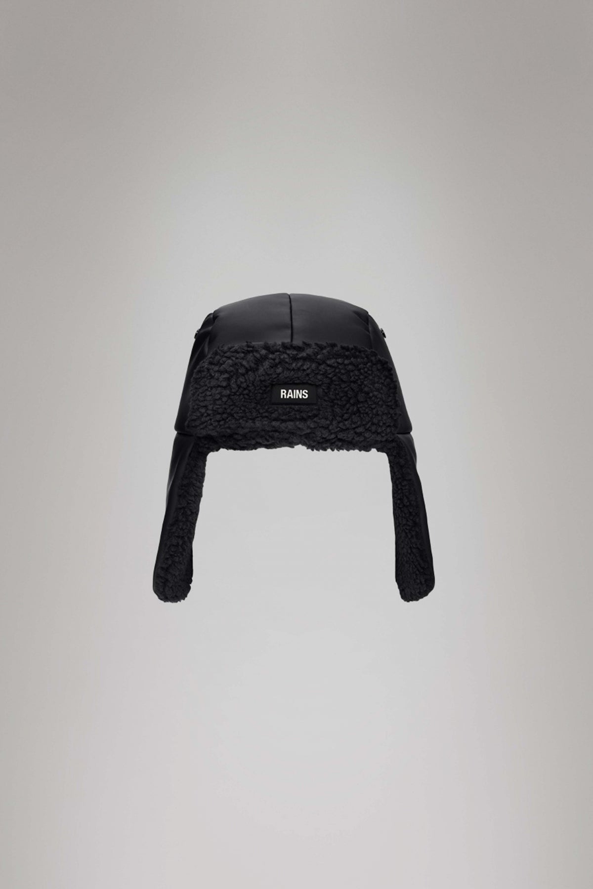 RAINS FLEECE TRAPPER HAT WT en color NEGRO (1)