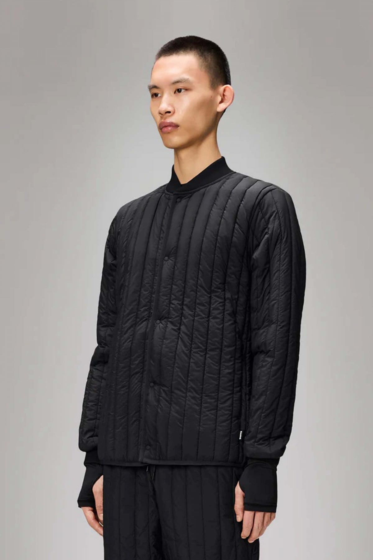 RAINS BANJA LINER BOMBER JACJET T en color NEGRO (1)