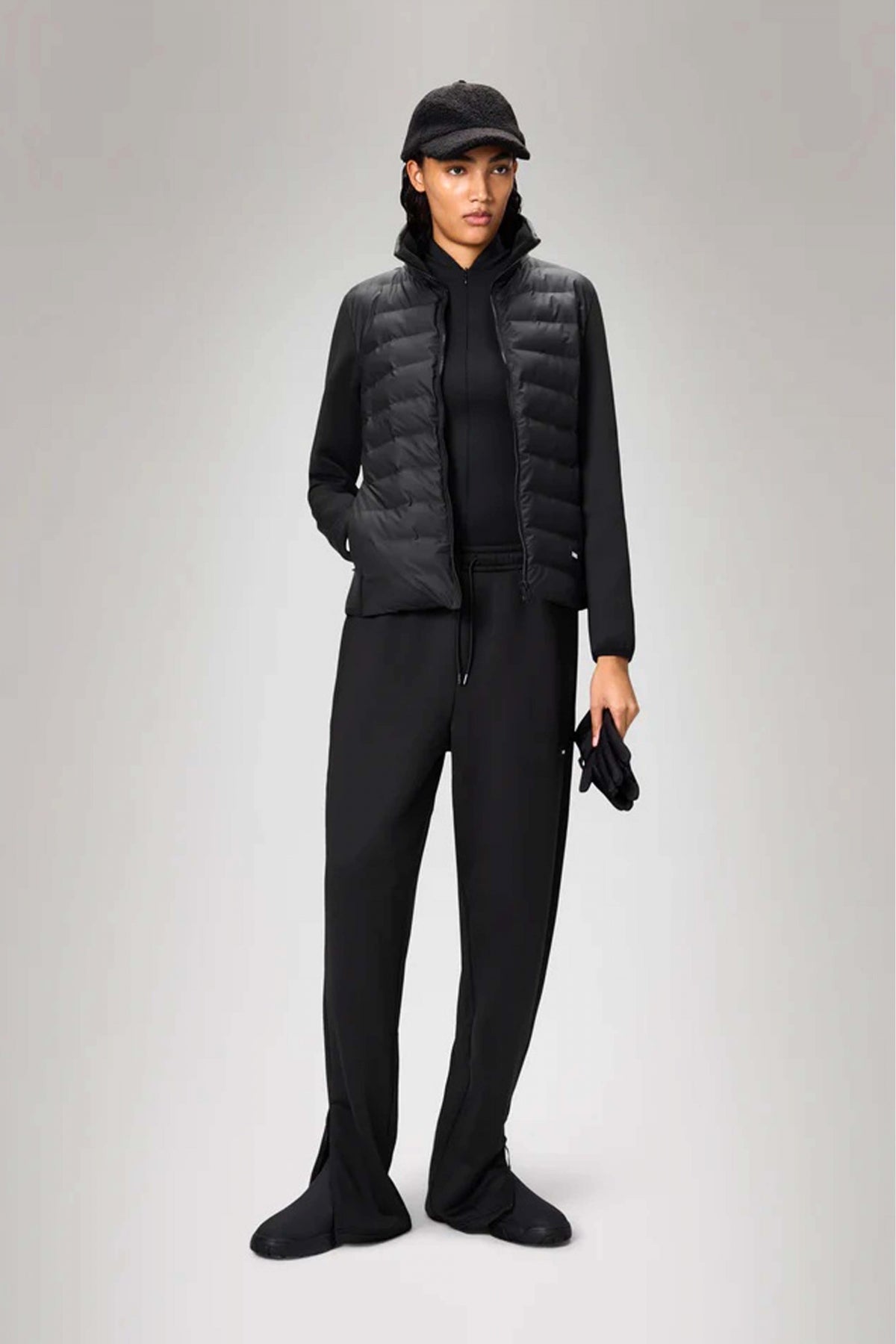 RAINS SAFI FLEECE HYBRID CURVE JAC en color NEGRO (4)