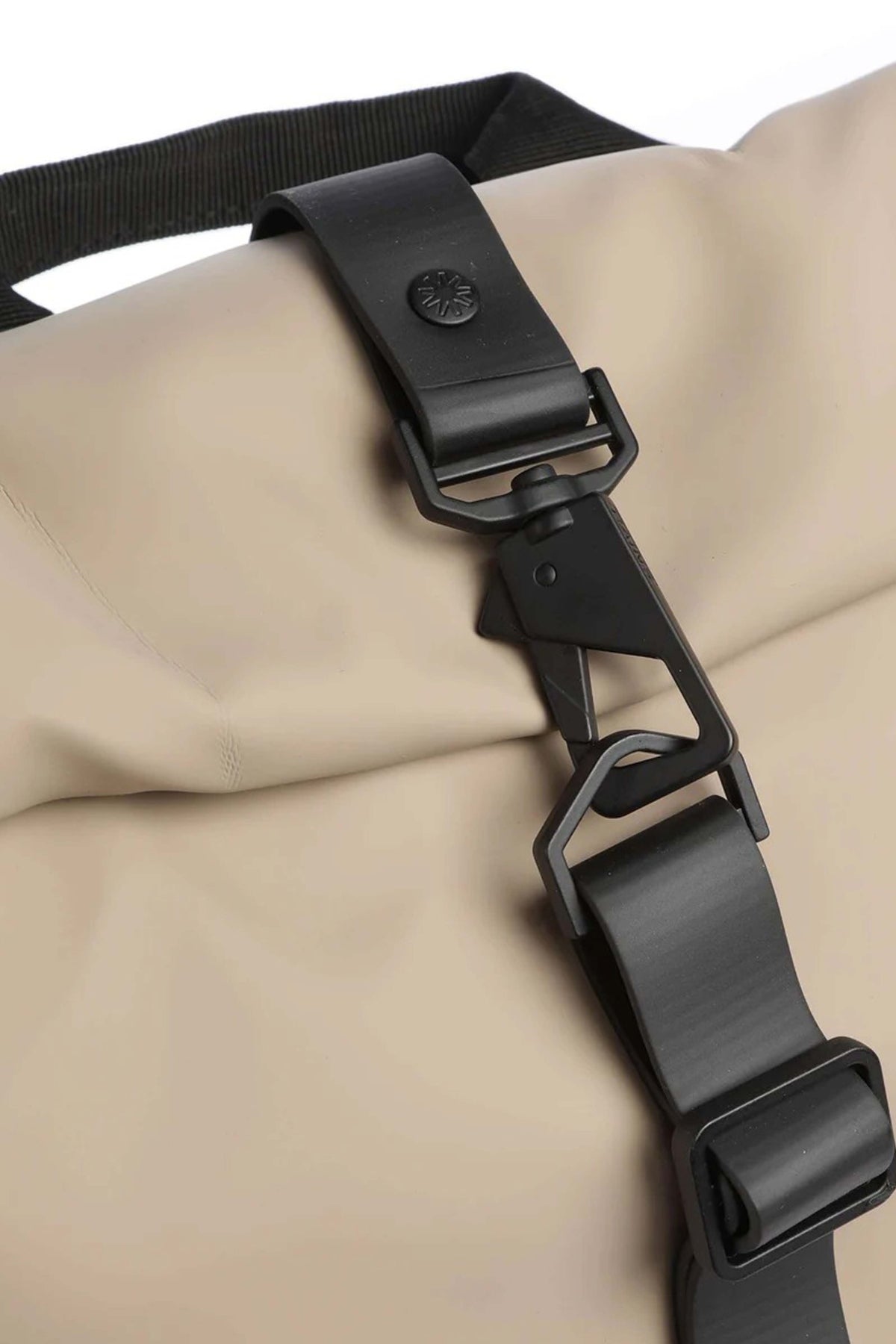 RAINS ROLLTOP RUCKSACK W en color BEIS (3)