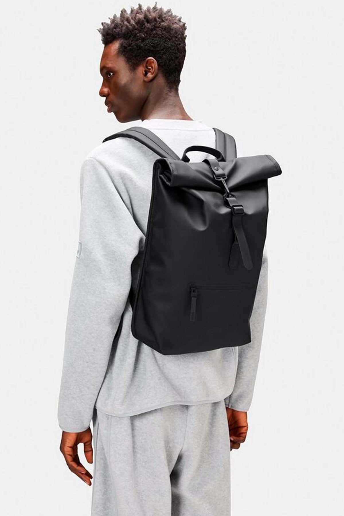 RAINS ROLLTOP RUCKSACK W en color NEGRO (1)