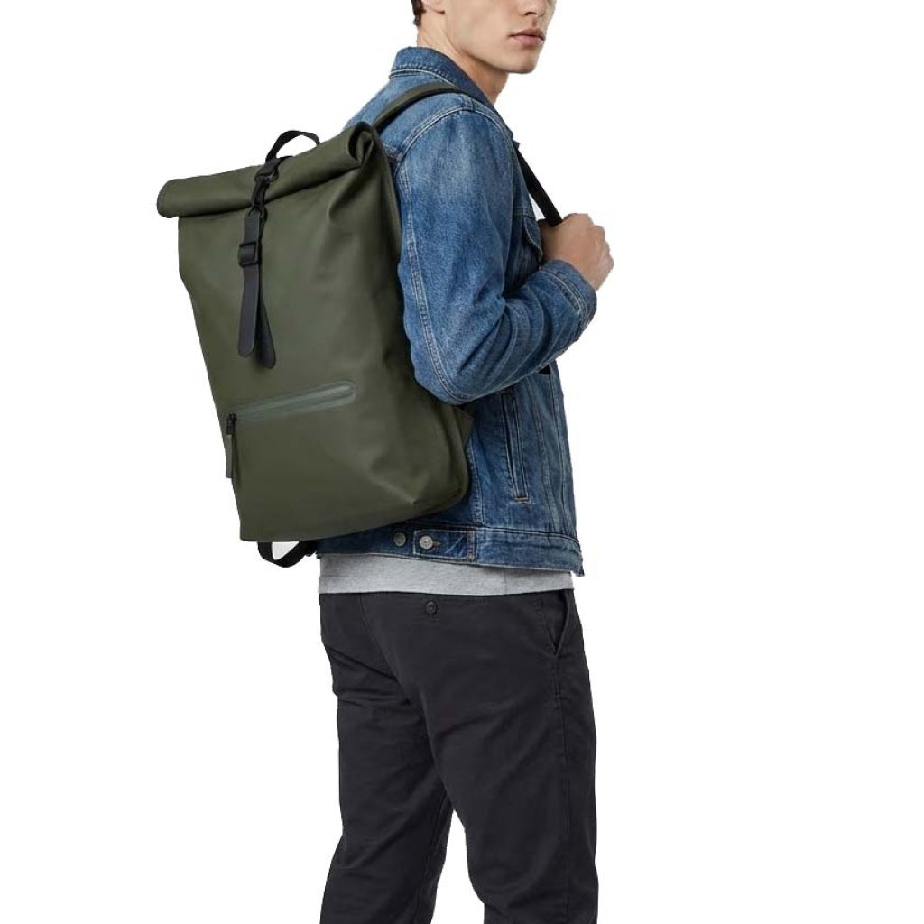 RAINS ROLLTOP RUCKSACK W en color VERDE (5)