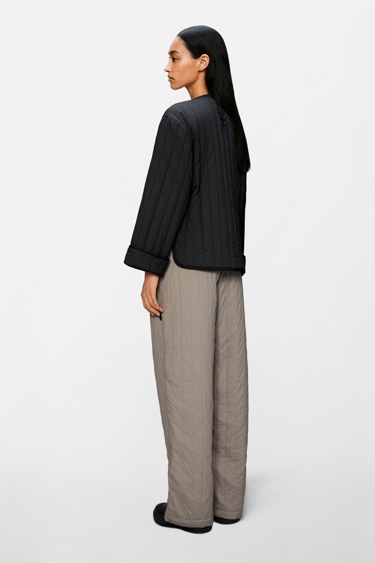 RAINS R BANJA LINER JACKET T en color NEGRO (2)