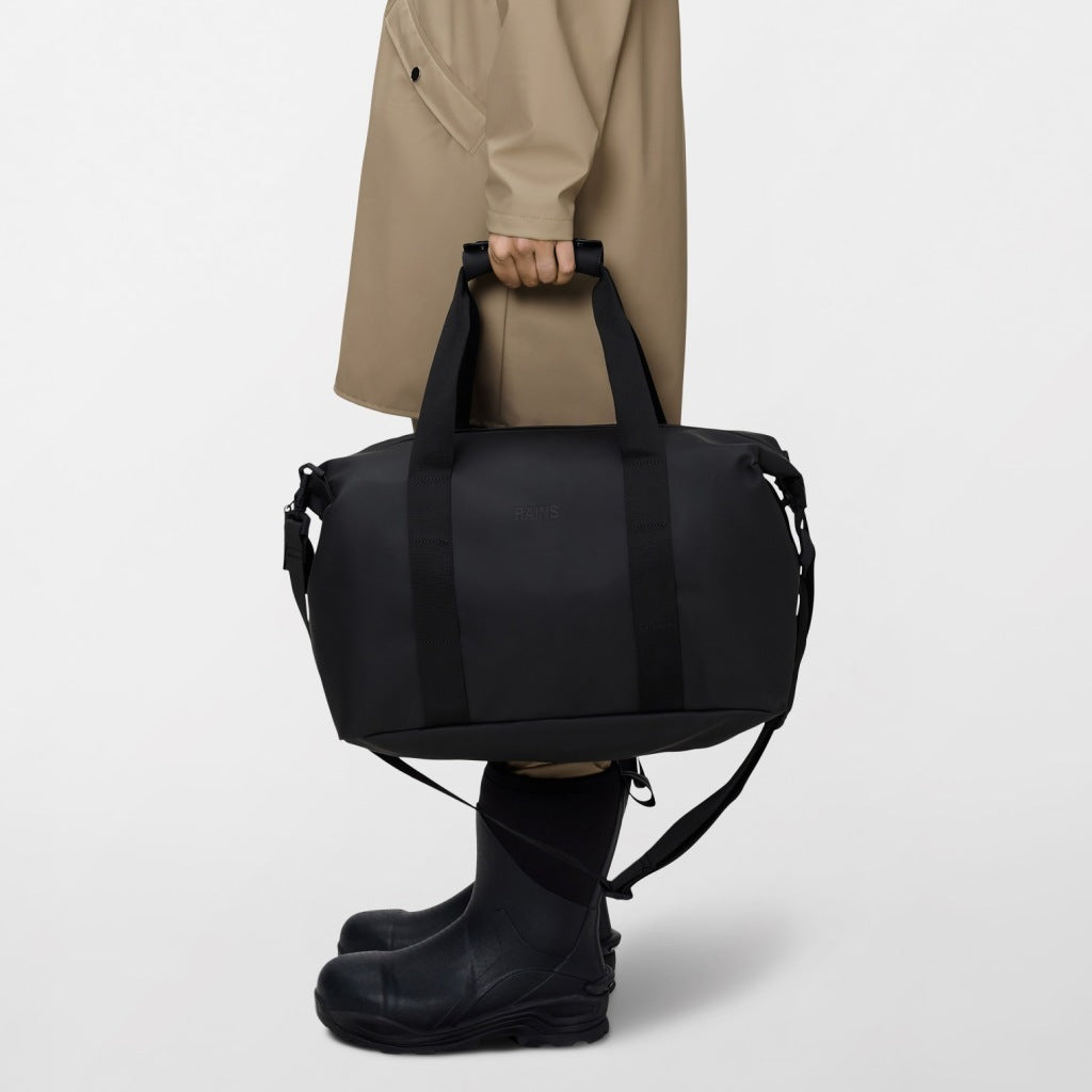 RAINS R HILO WEEKEND BAG SMALL W en color NEGRO (6)