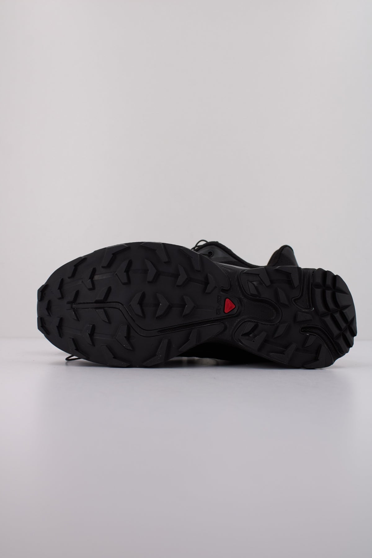 SALOMON BAJO XT en color NEGRO (4)