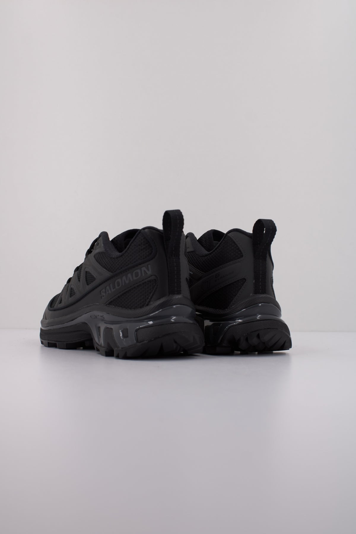 SALOMON BAJO XT EXPANSE en color NEGRO (3)