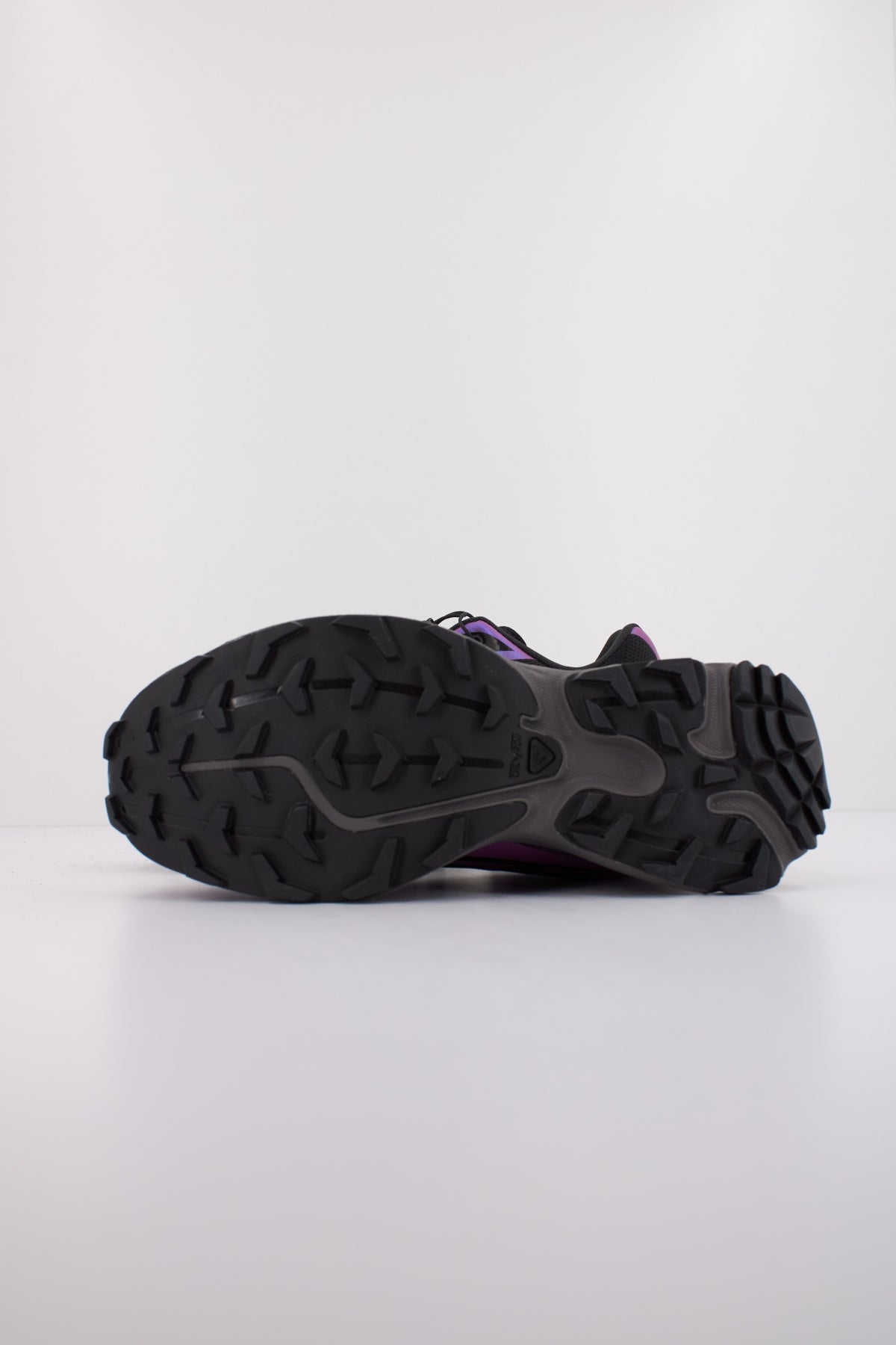 SALOMON XT IRIDESCENT en color NEGRO (5)