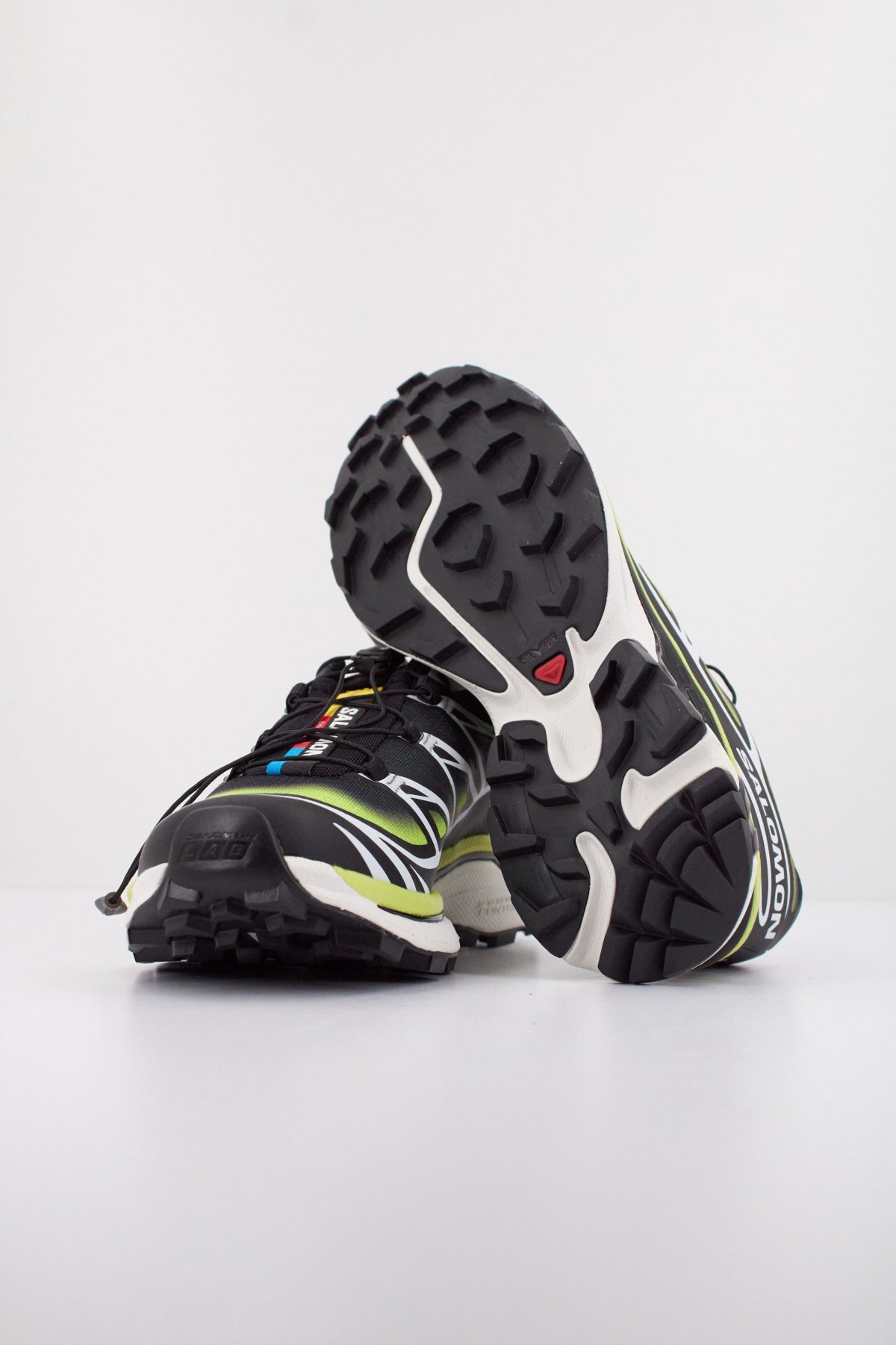 SALOMON BAJO XT SKYLINE en color NEGRO (5)