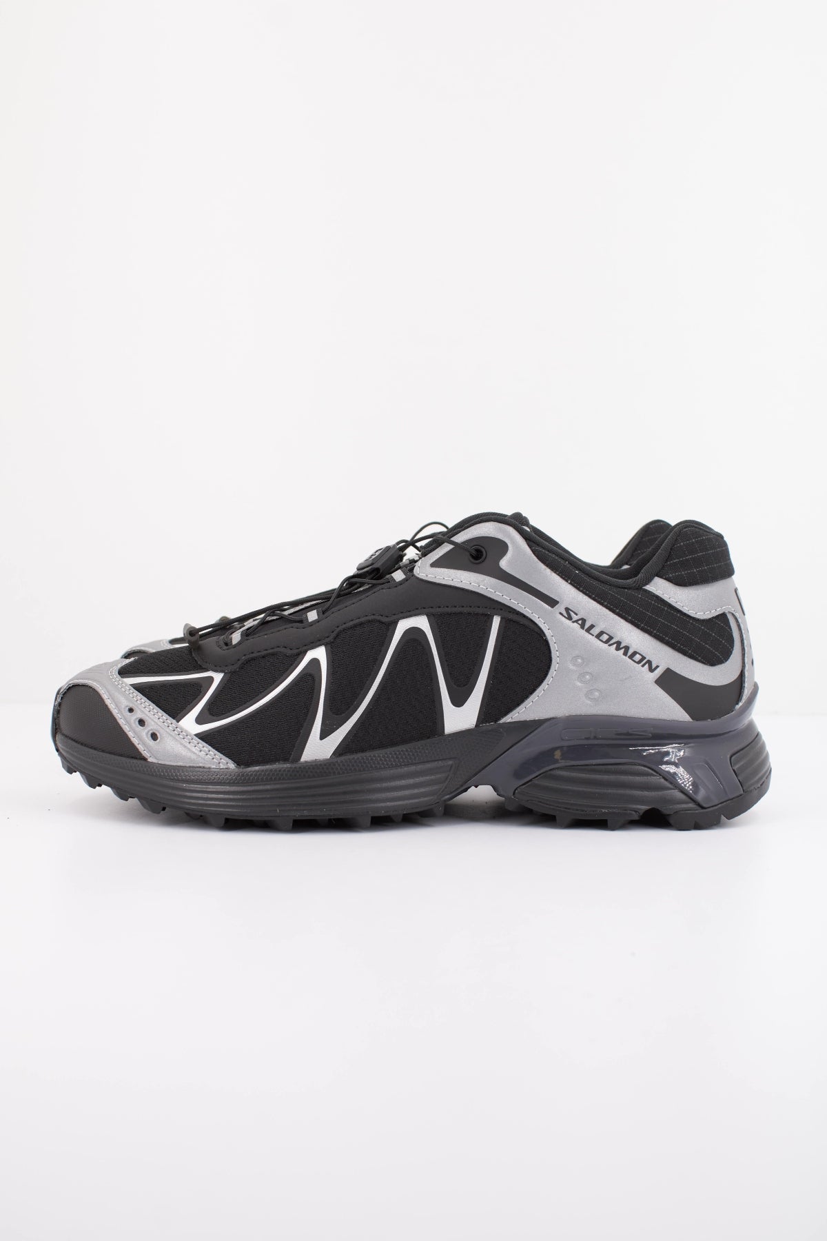 SALOMON XT WHISPER en color NEGRO (1)