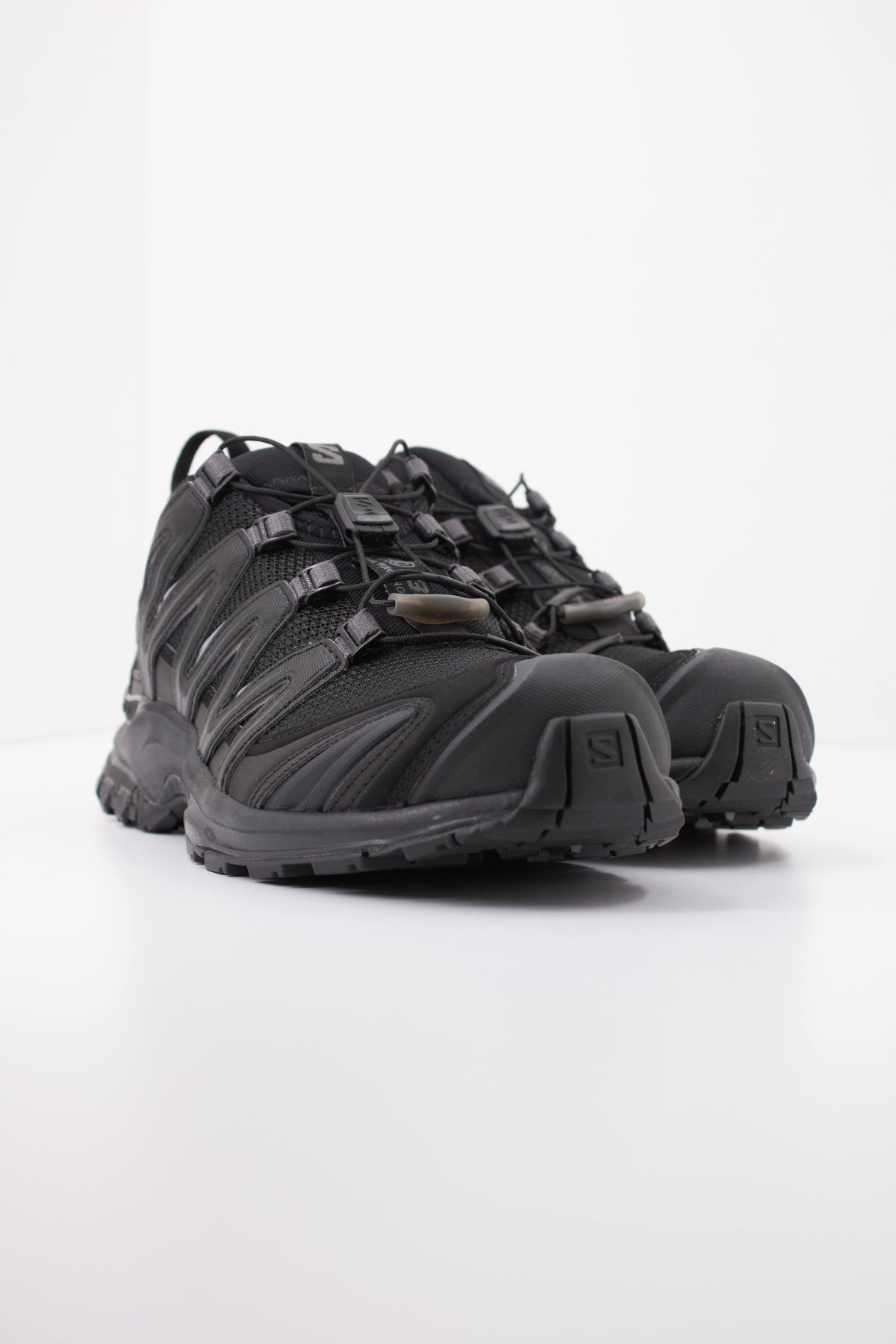SALOMON XA PRO D en color NEGRO (3)