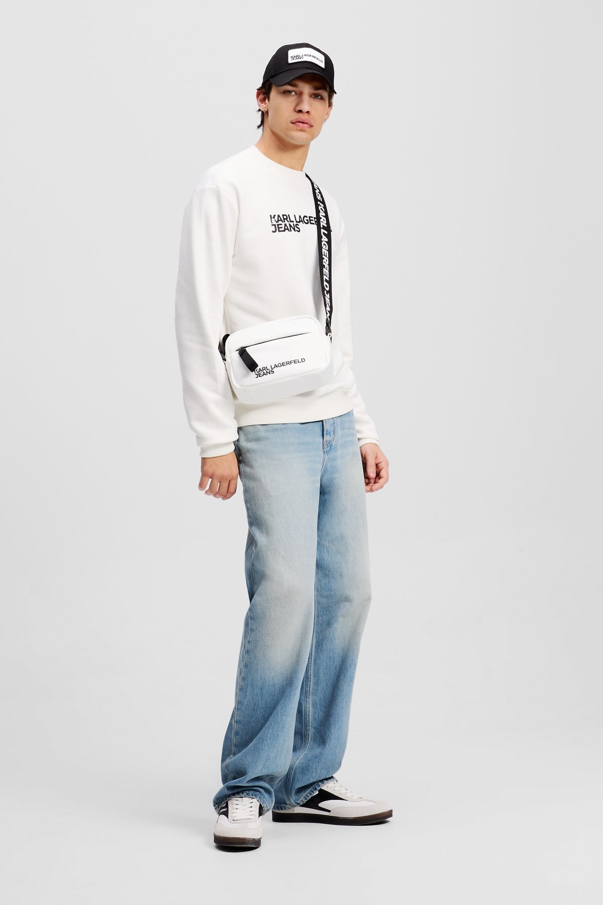 KARL LAGERFELD JEANS KLJ REG ESSENTIAL LOGO SWE en color BLANCO (4)