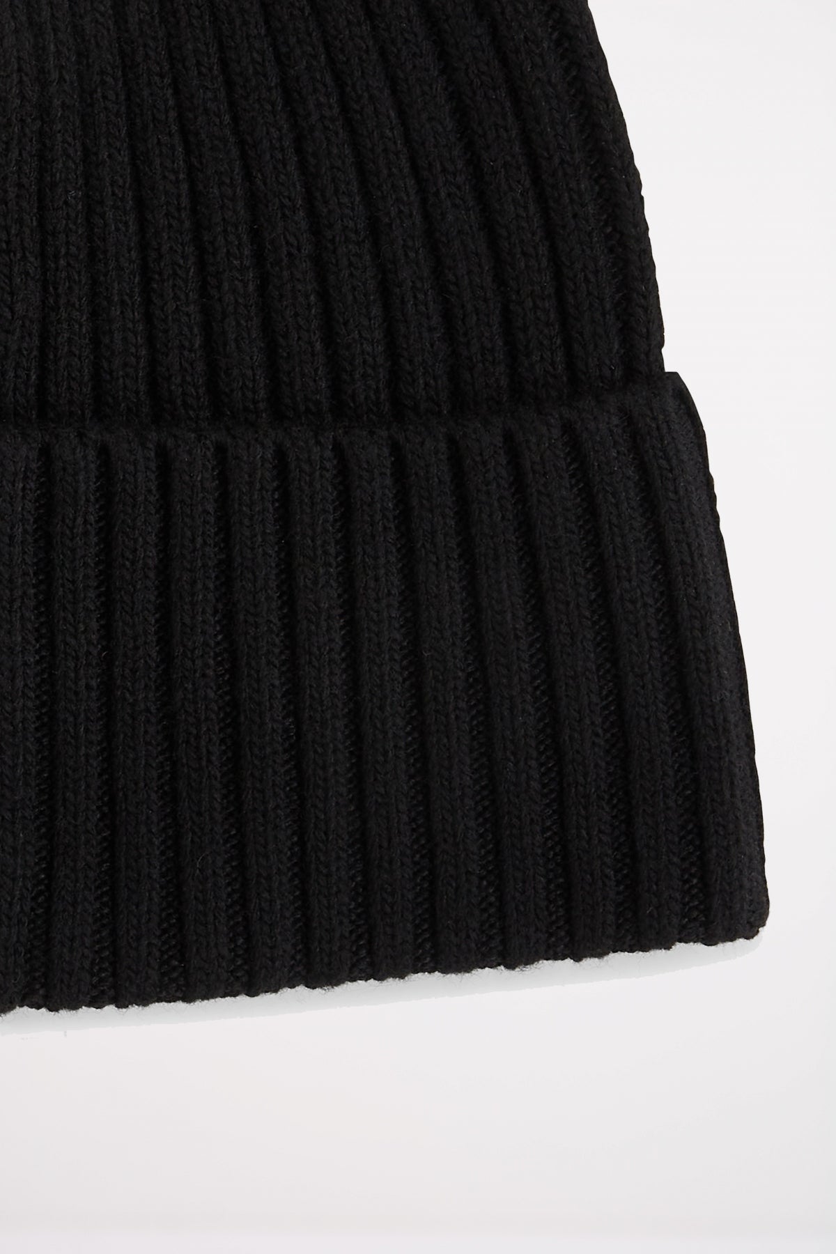 KARL LAGERFELD JEANS KLJ TURNED UP BEANIE en color NEGRO (4)