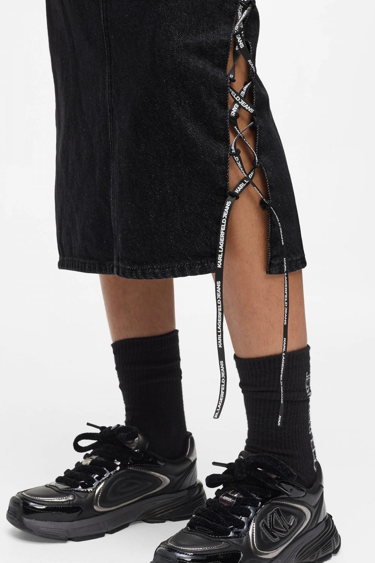 KARL LAGERFELD JEANS KLJ TIED DENIM MIDI SKIRT en color NEGRO (4)