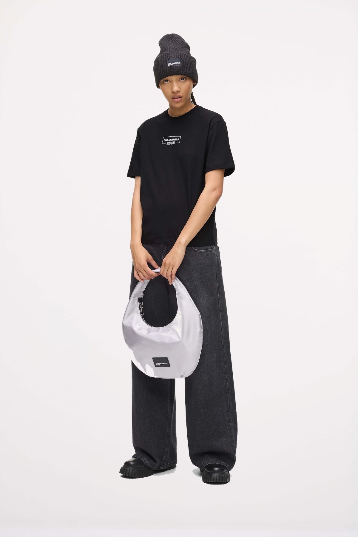 KARL LAGERFELD JEANS KLJ REG OUTLINE LOGO TEE en color NEGRO (4)