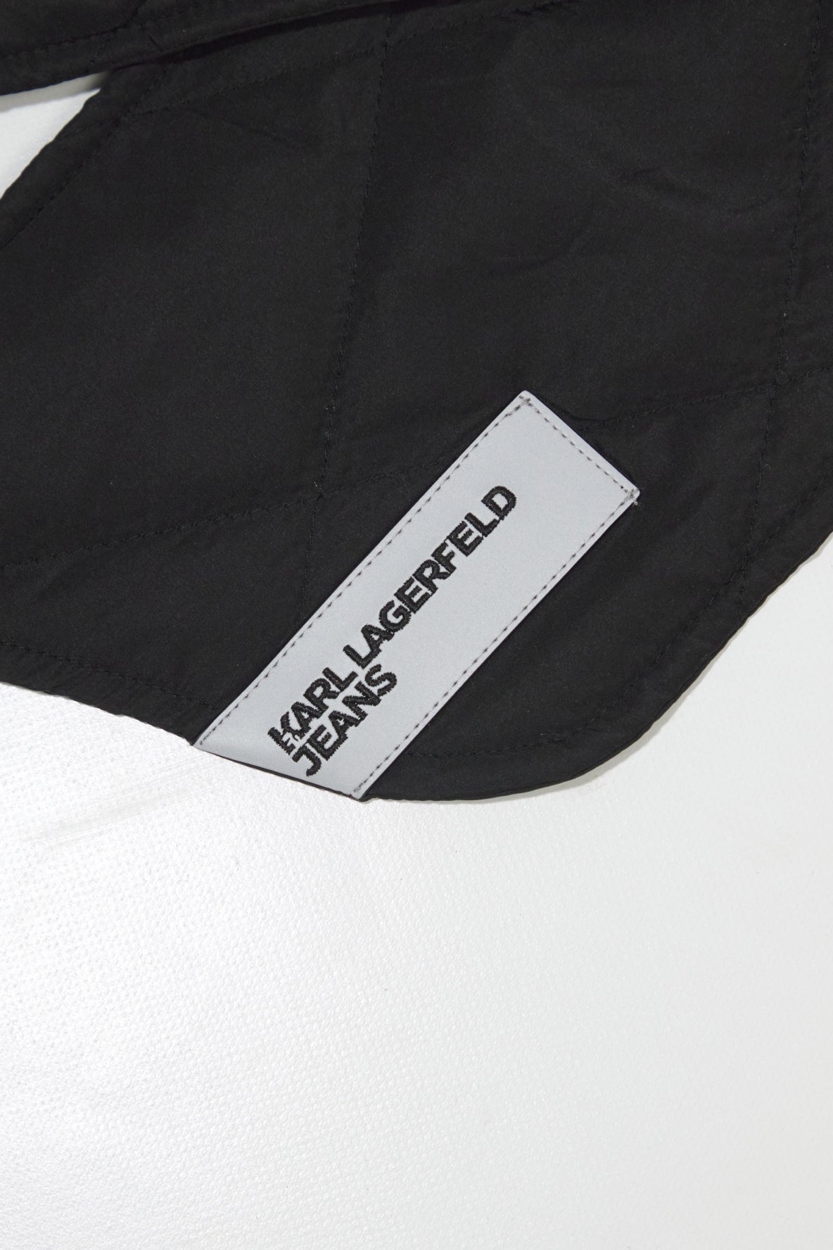KARL LAGERFELD JEANS KLJ HOODED SCARF en color NEGRO (2)