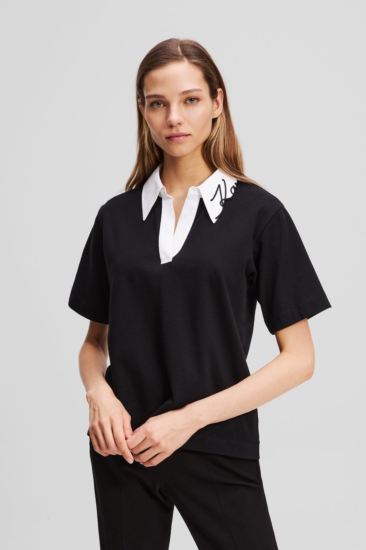 KARL LAGERFELD JEANS KARL SIGNATURE POLO en color NEGRO  (1)