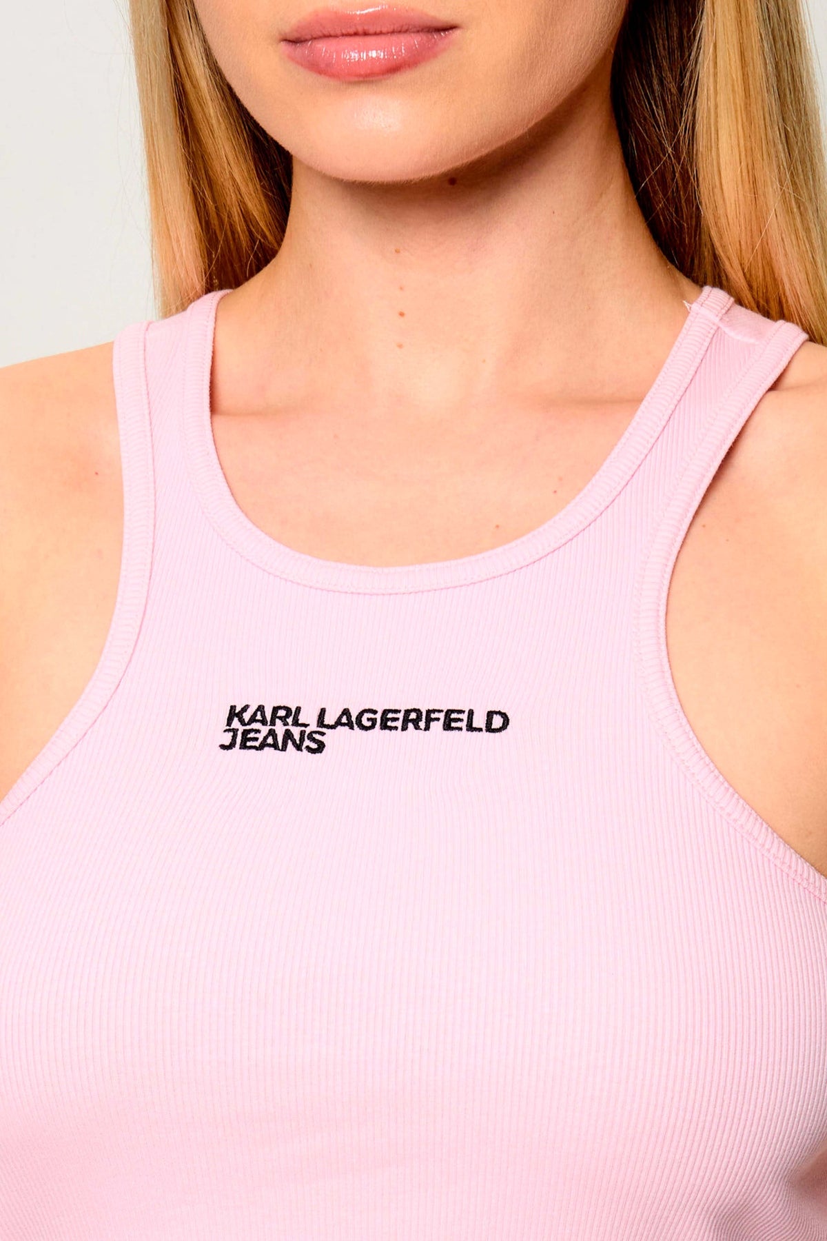 KARL LAGERFELD JEANS KLJ RIBBED LOGO TANK en color ROSA (3)