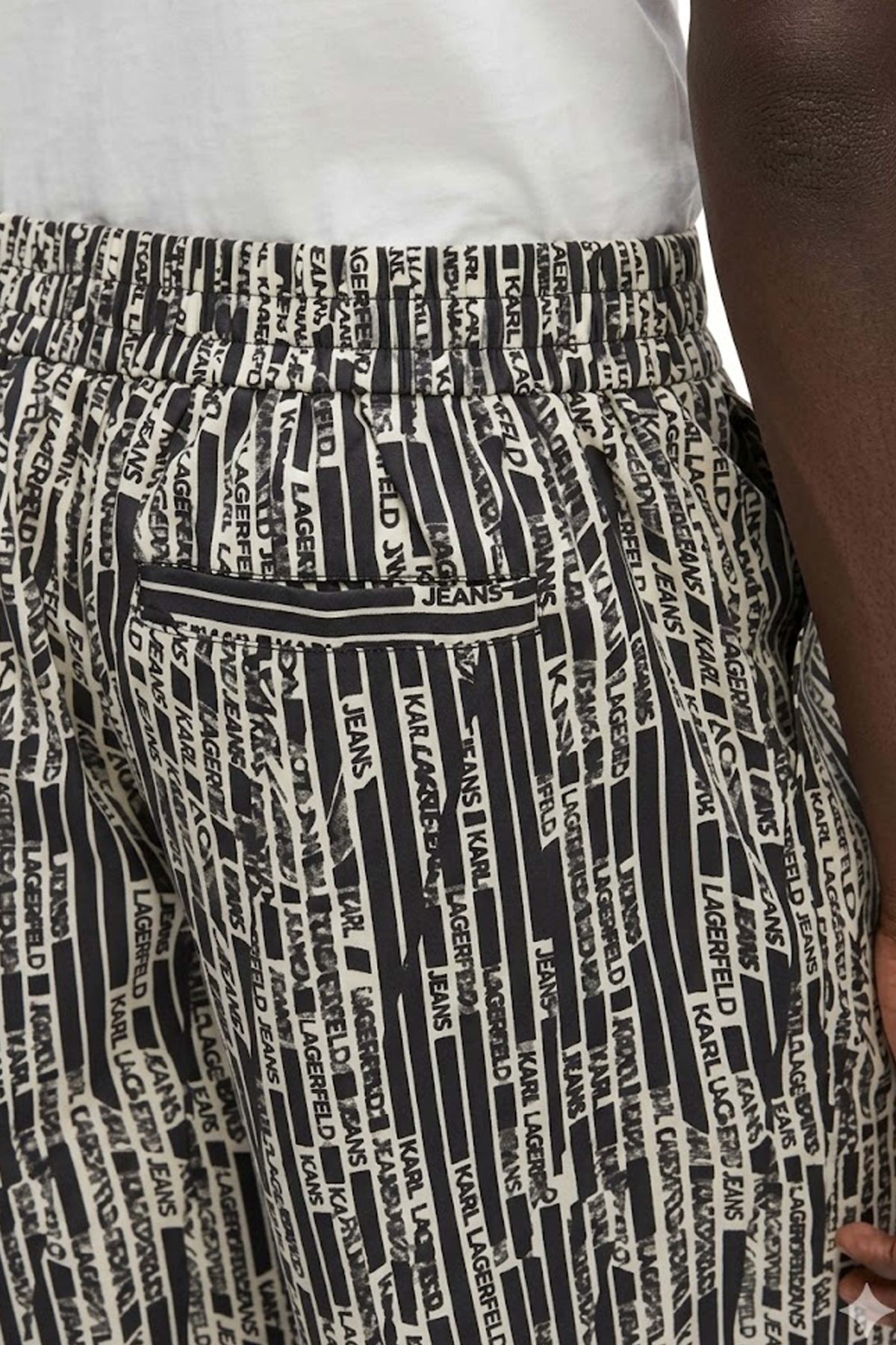 KARL LAGERFELD JEANS BM en color NEGRO (2)