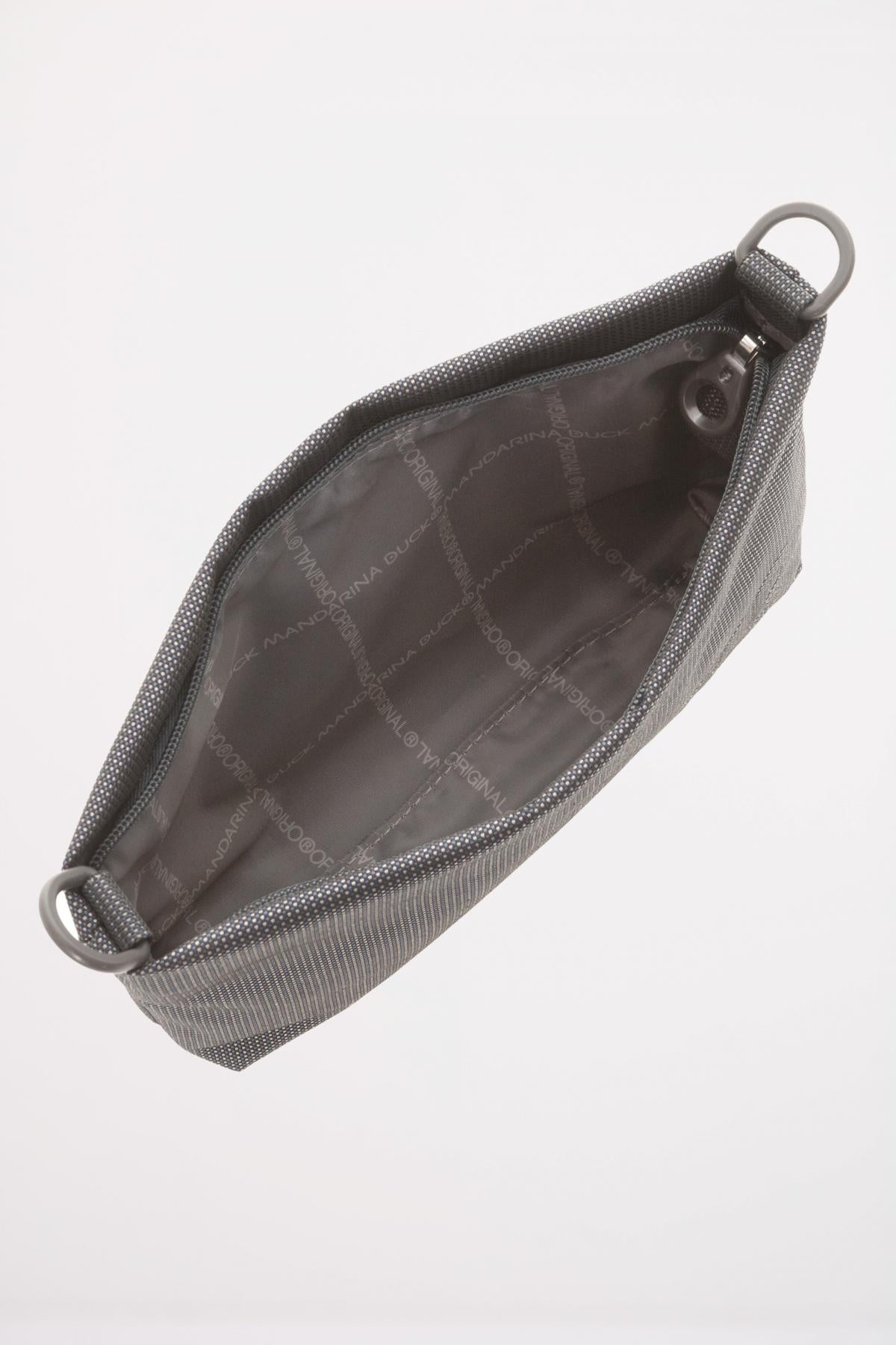 MANDARINA DUCK MD CROSSOVER en color NEGRO (4)