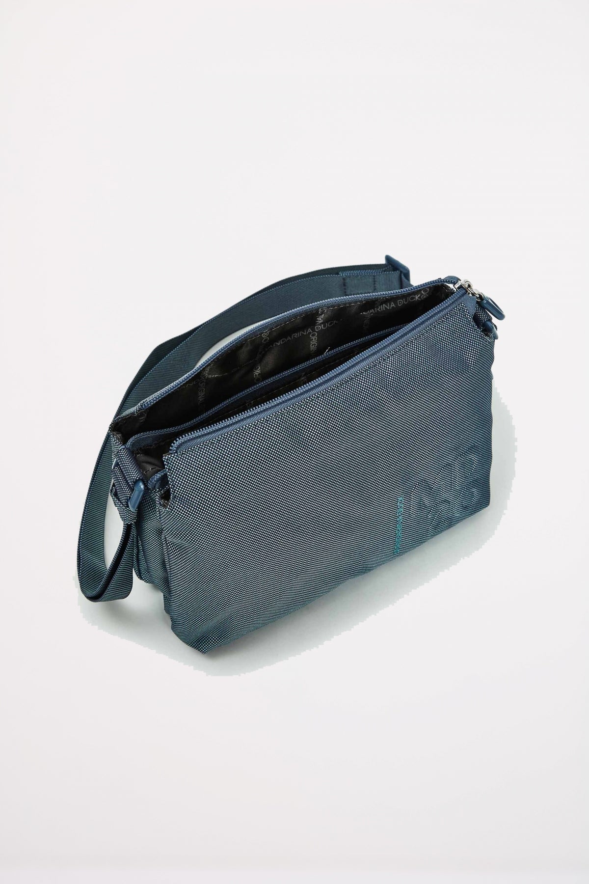 MANDARINA DUCK MD POCHETTE en color AZUL (4)