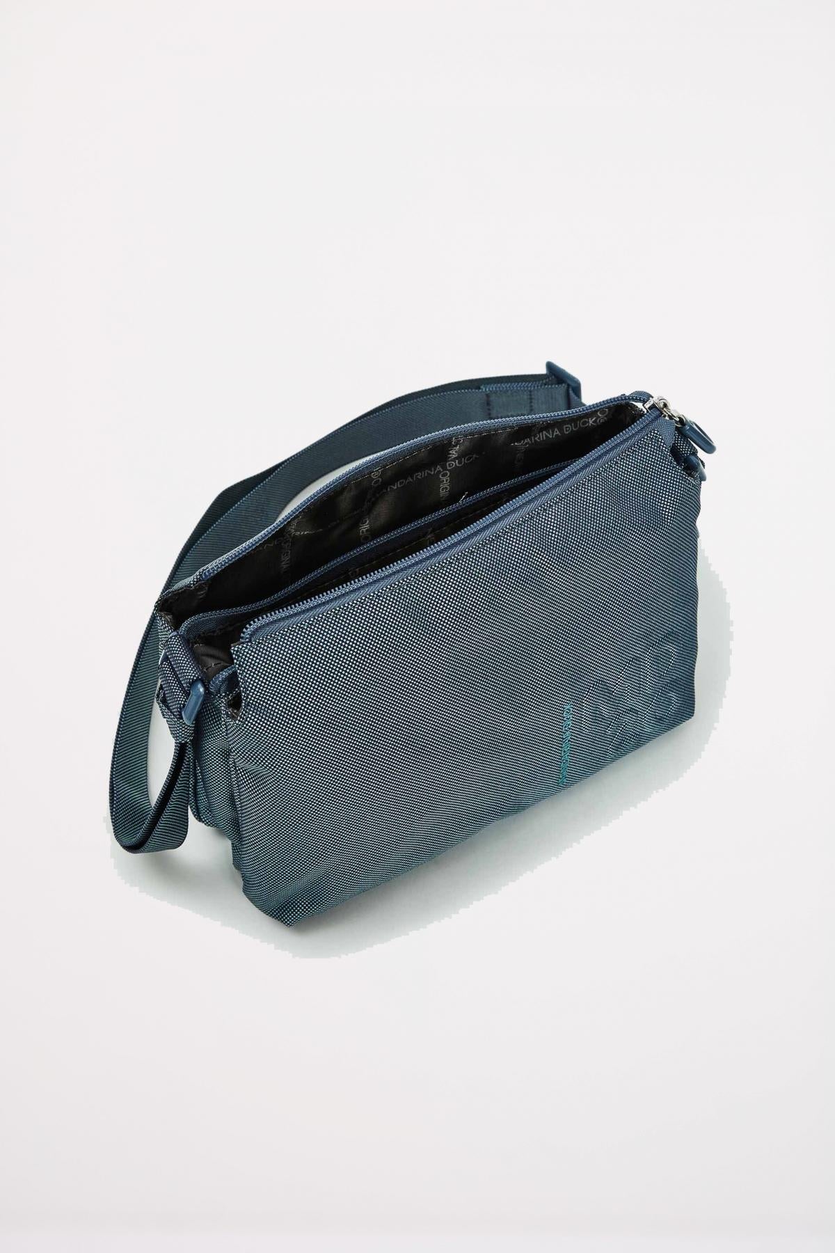 MANDARINA DUCK MD POCHETTE en color AZUL (4)