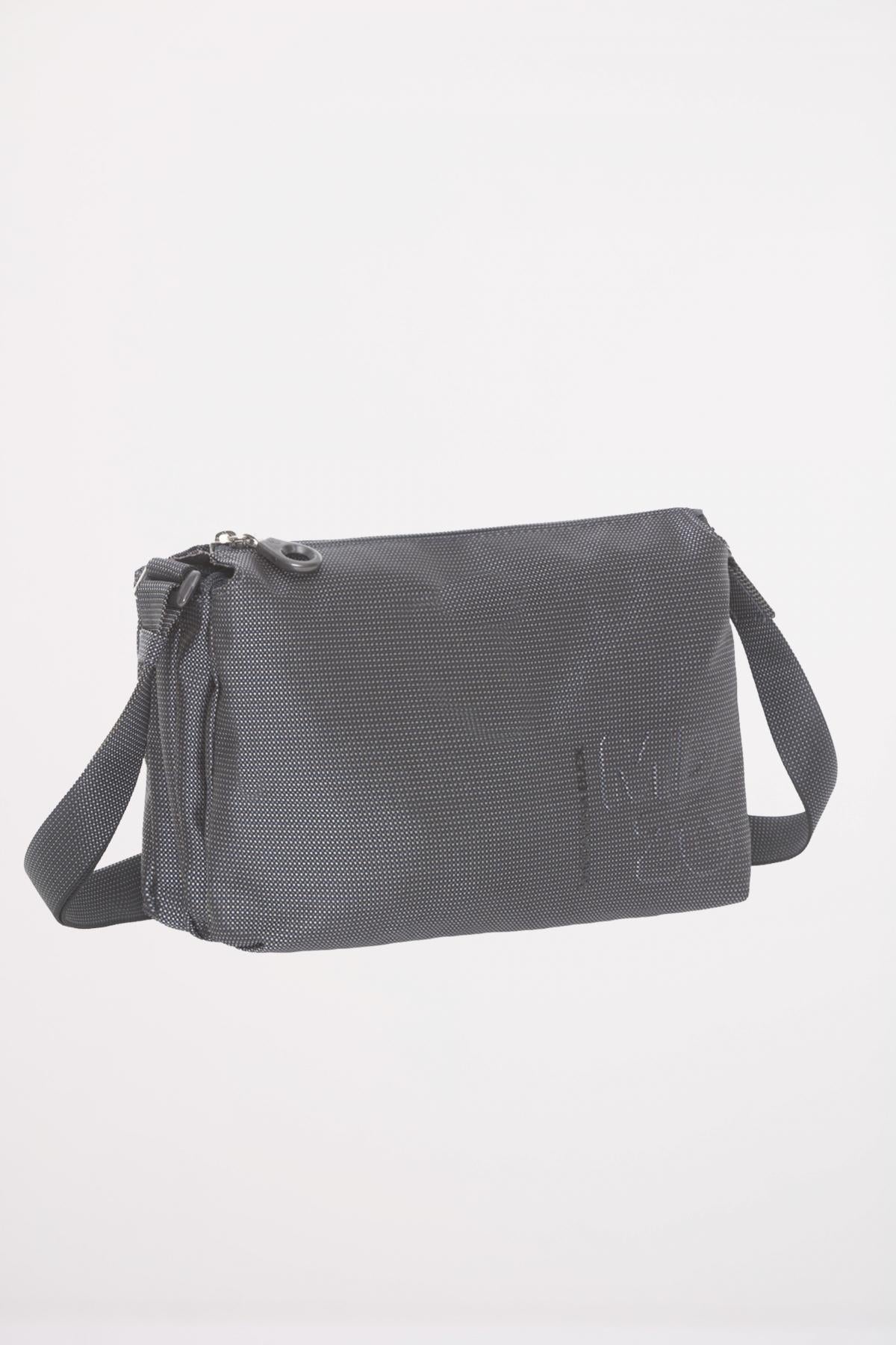 MANDARINA DUCK MD POCHETTE en color NEGRO (2)