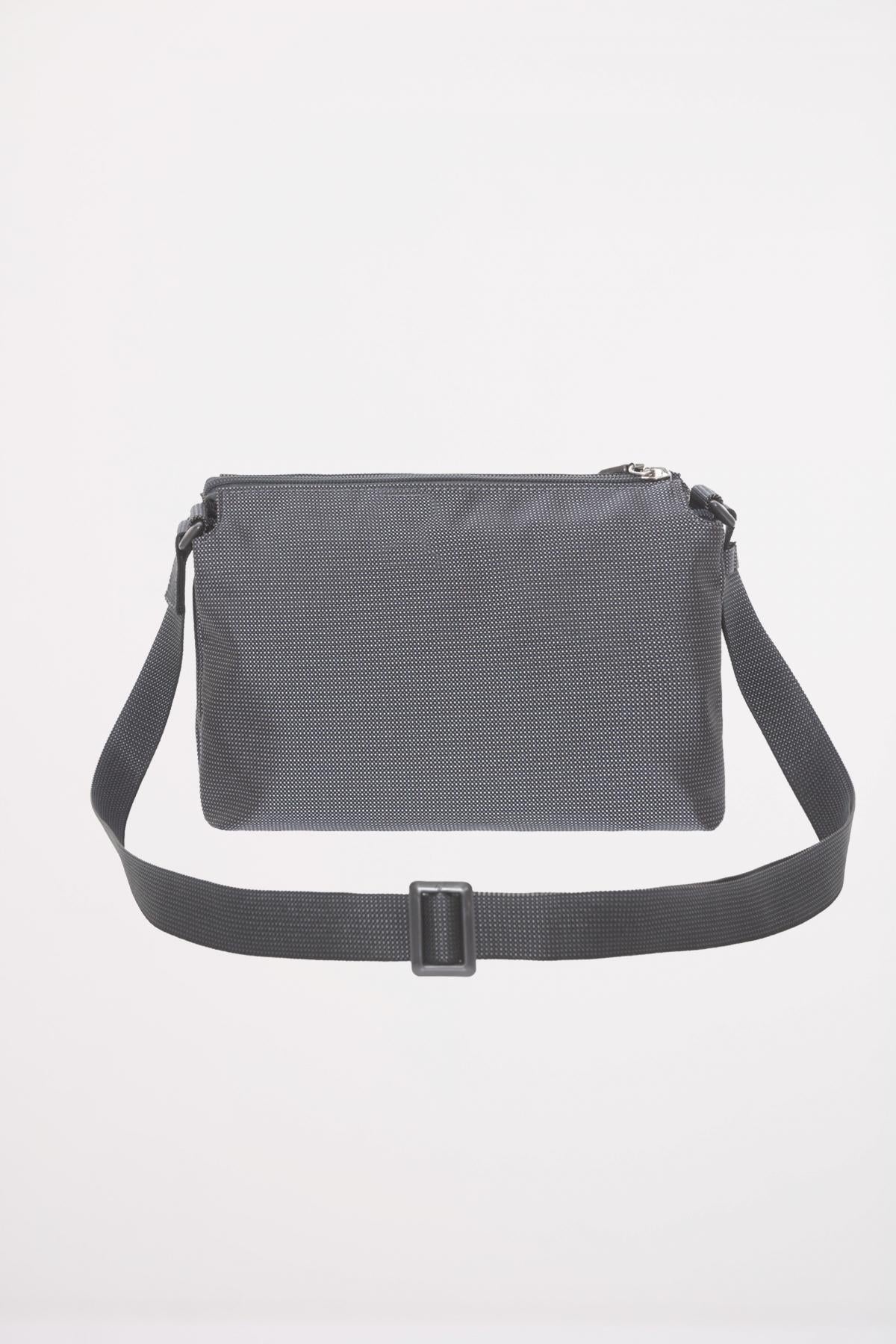 MANDARINA DUCK MD POCHETTE en color NEGRO (3)