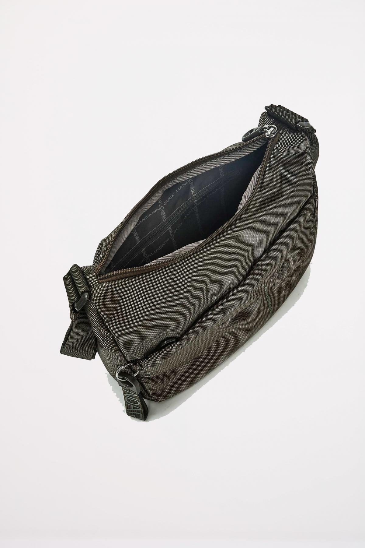 MANDARINA DUCK MD HOBO en color NEGRO (4)