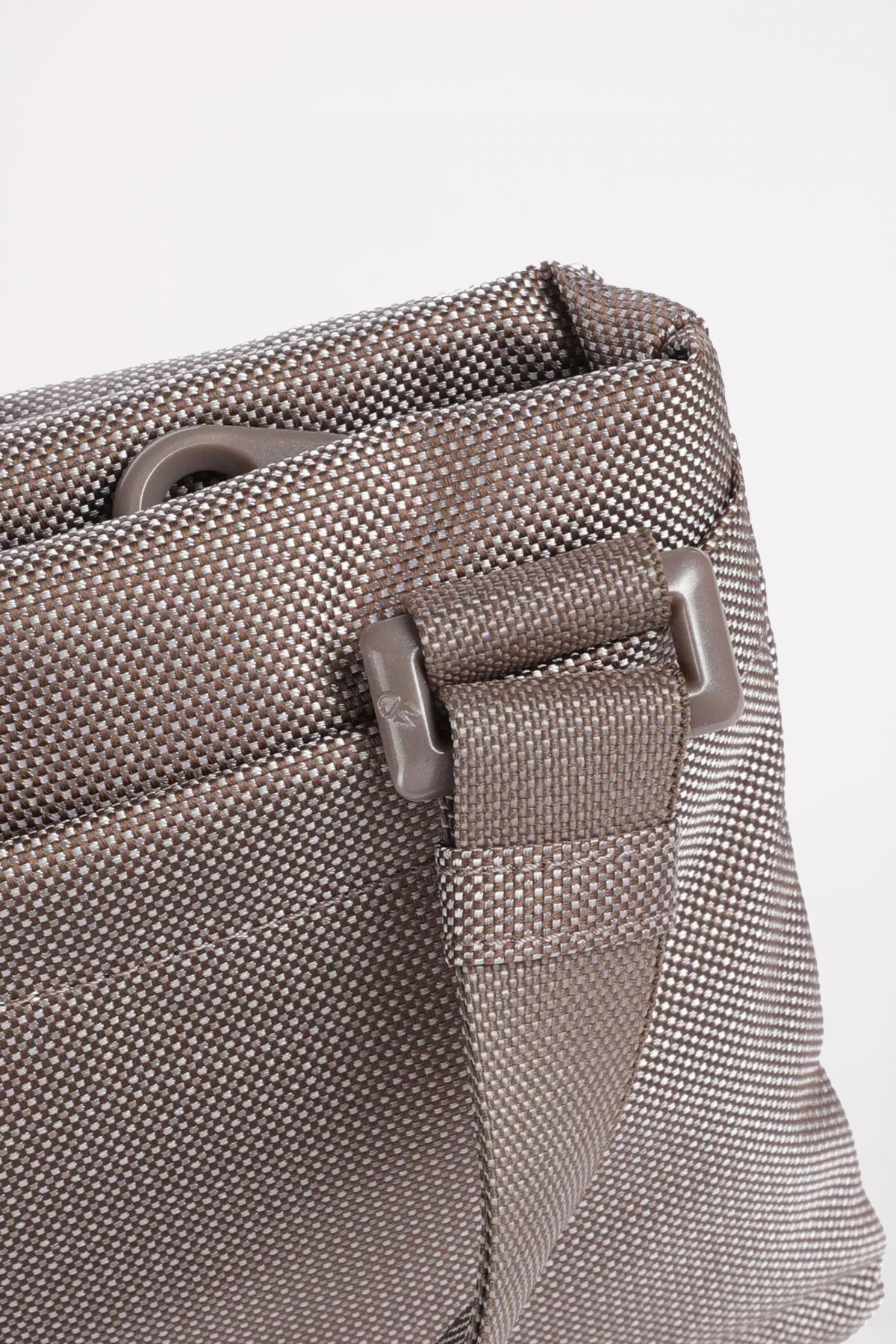 MANDARINA DUCK MD CROSSOVER en color NUDE (3)