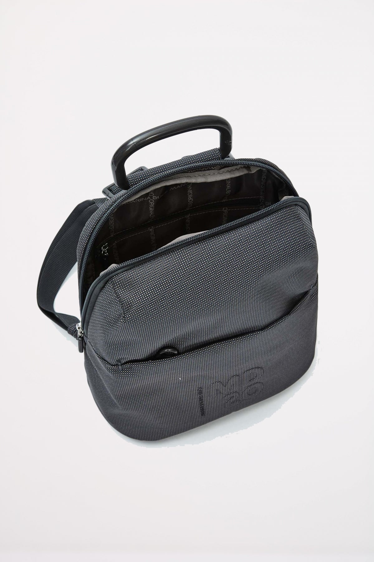 MANDARINA DUCK MD BACKPACK en color NEGRO (4)