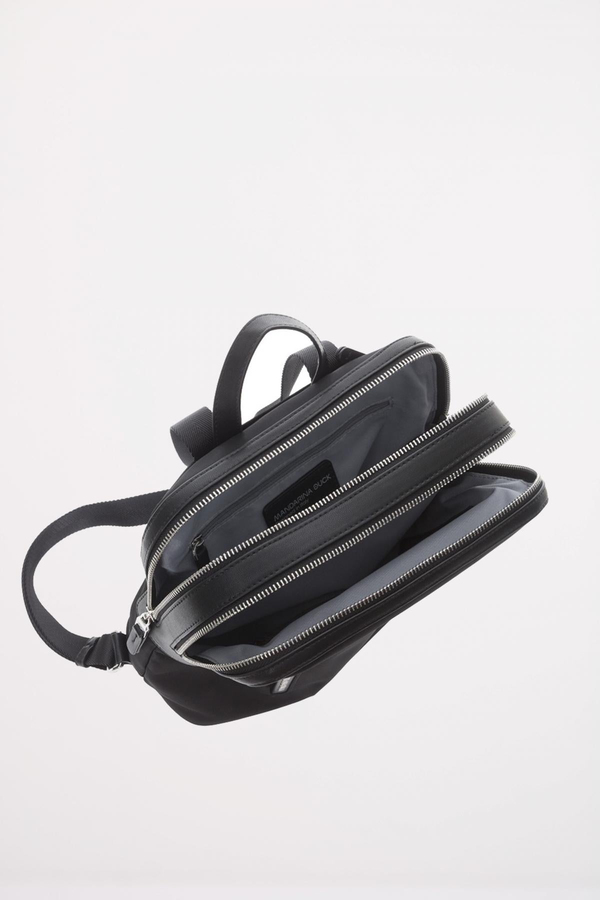 MANDARINA DUCK HUNTER BACKPACK en color NEGRO (4)