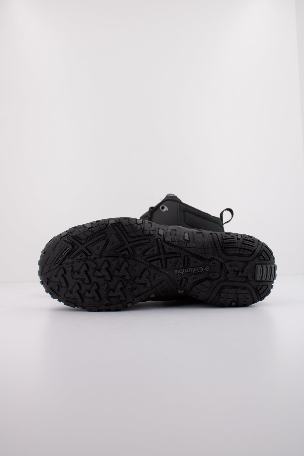COLUMBIA WOODBURN II CHUKKA WP OMN en color NEGRO (5)