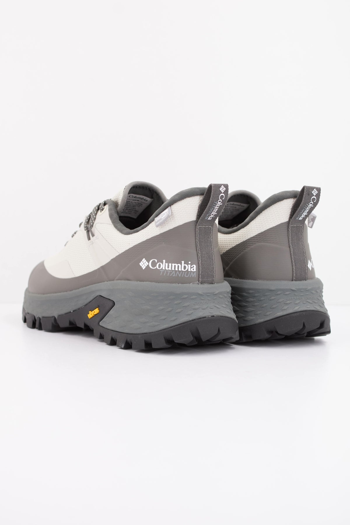 COLUMBIA TELLURIX TITANIUM OUTDRY en color BEIS (4)