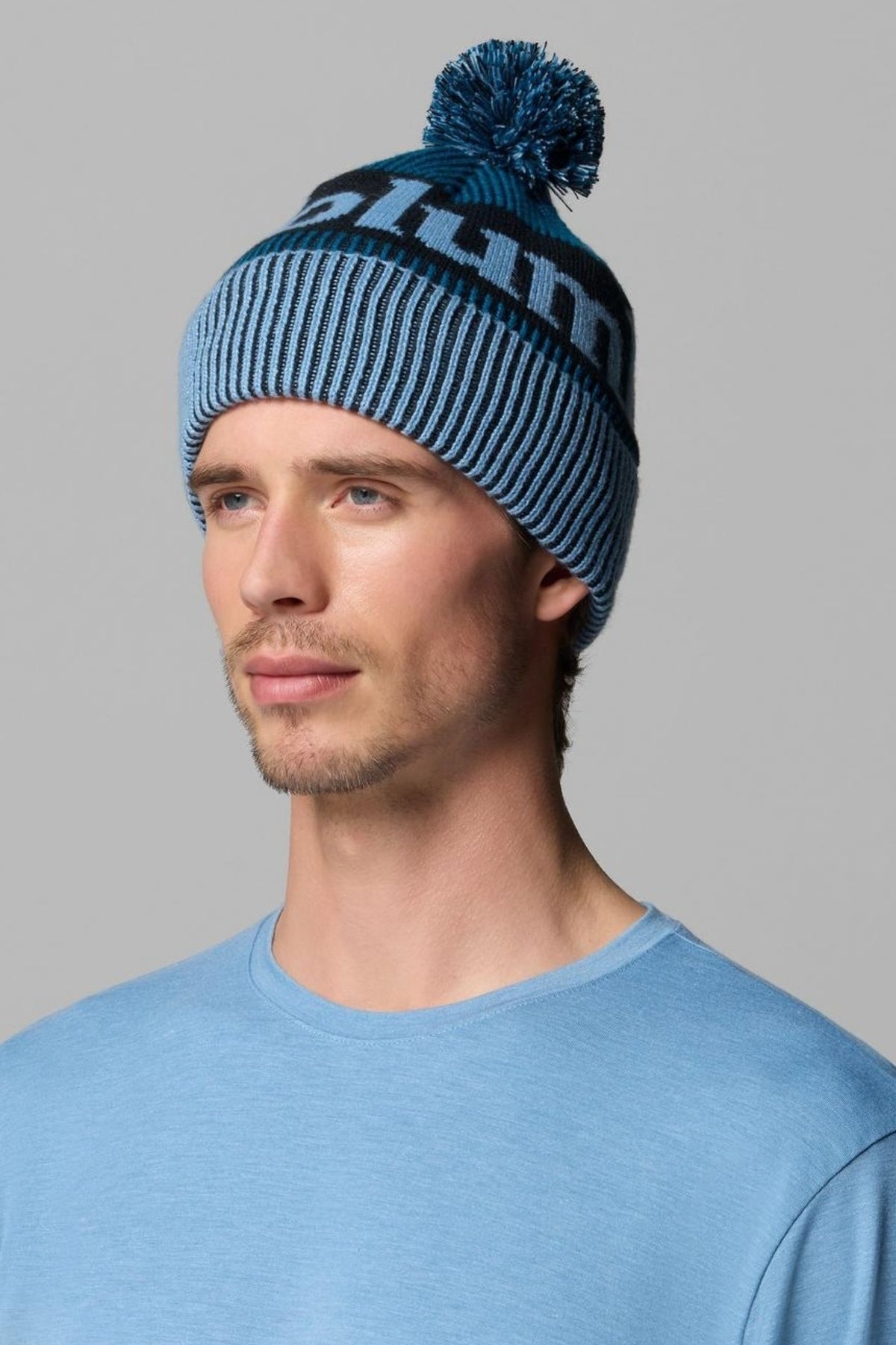 COLUMBIA POLAR POWDER III BEANIE en color (2)