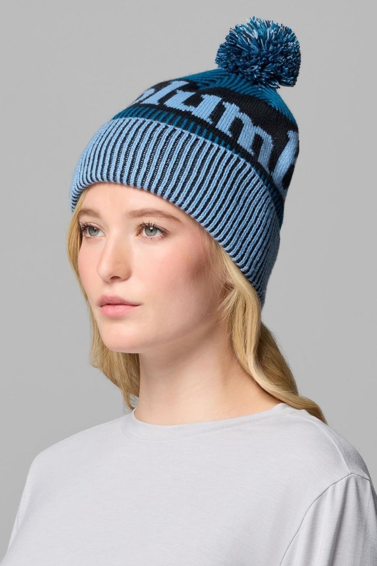 COLUMBIA POLAR POWDER III BEANIE en color AZUL (4)