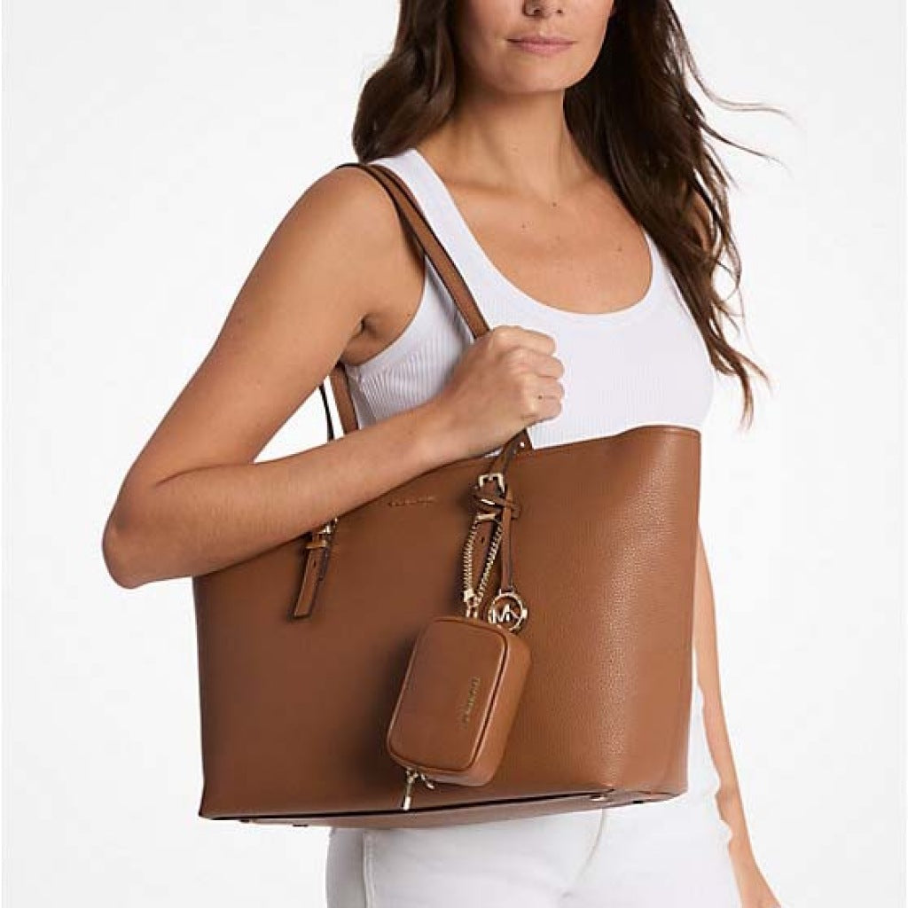 MICHAEL KORS QUINN en color MARRON (3)