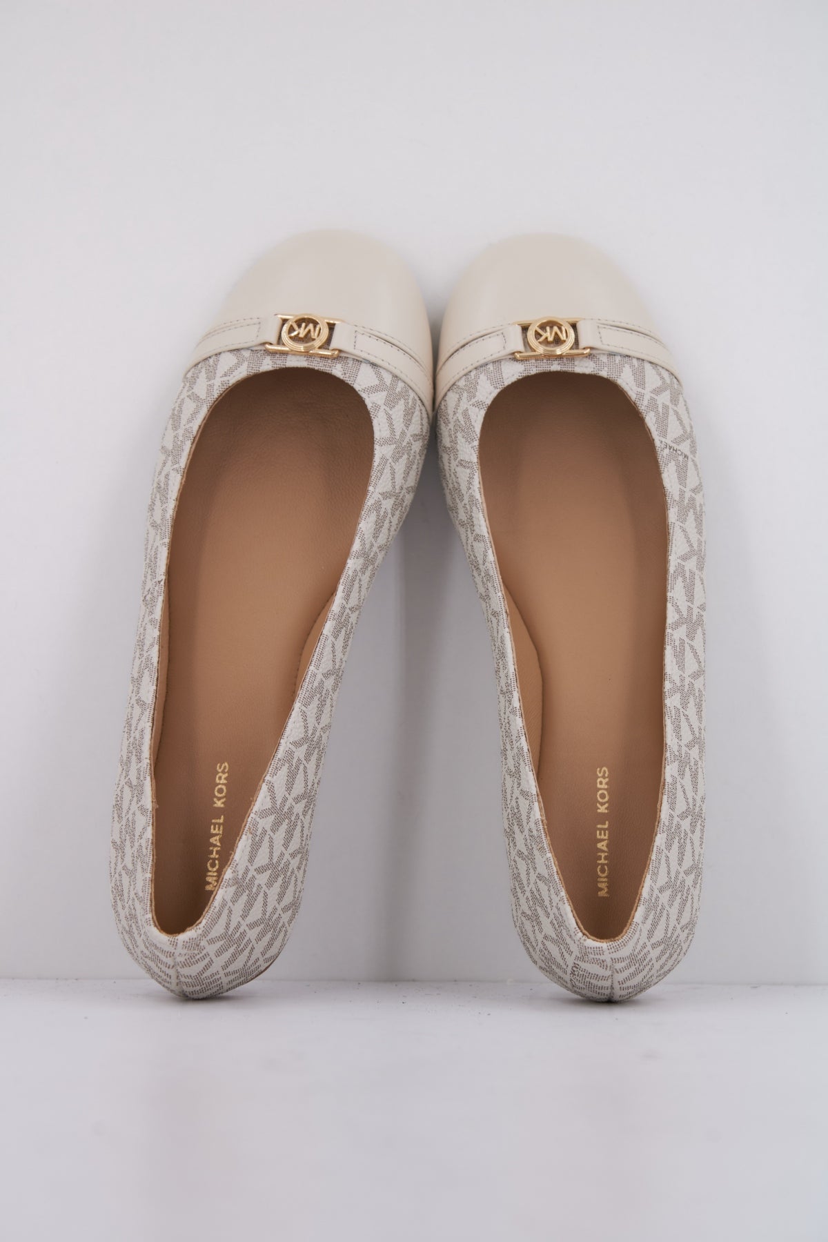MICHAEL KORS MANDY FLAT en color BLANCO (3)