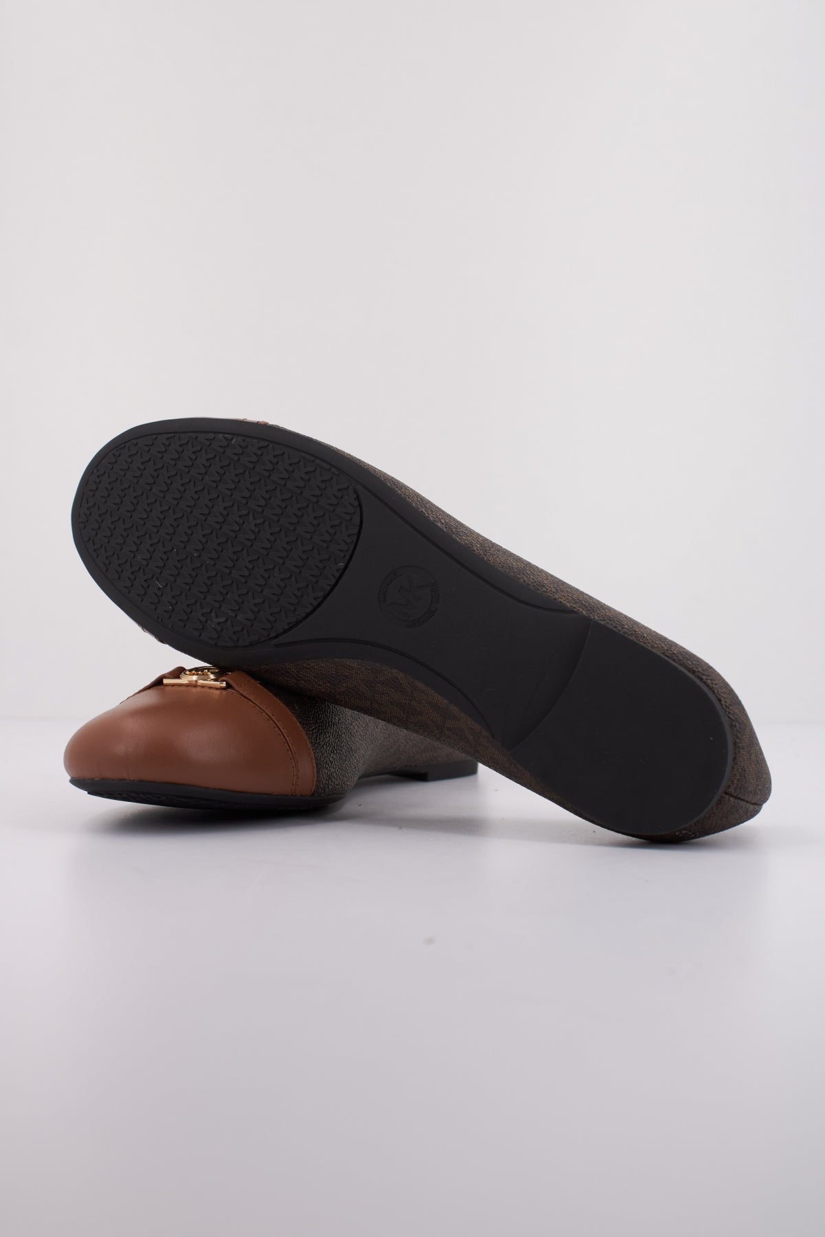 MICHAEL KORS MANDY FLAT en color MARRON (5)