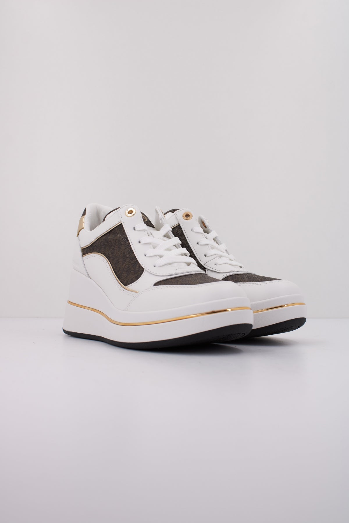 MICHAEL KORS HAYES WEDGE TRAINER en color BLANCO (2)
