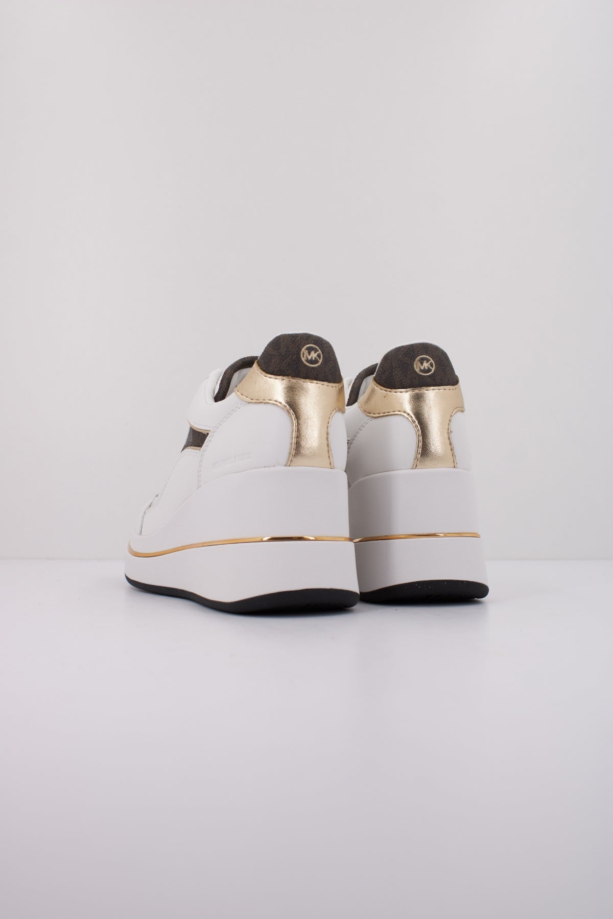 MICHAEL KORS HAYES WEDGE TRAINER en color BLANCO (4)