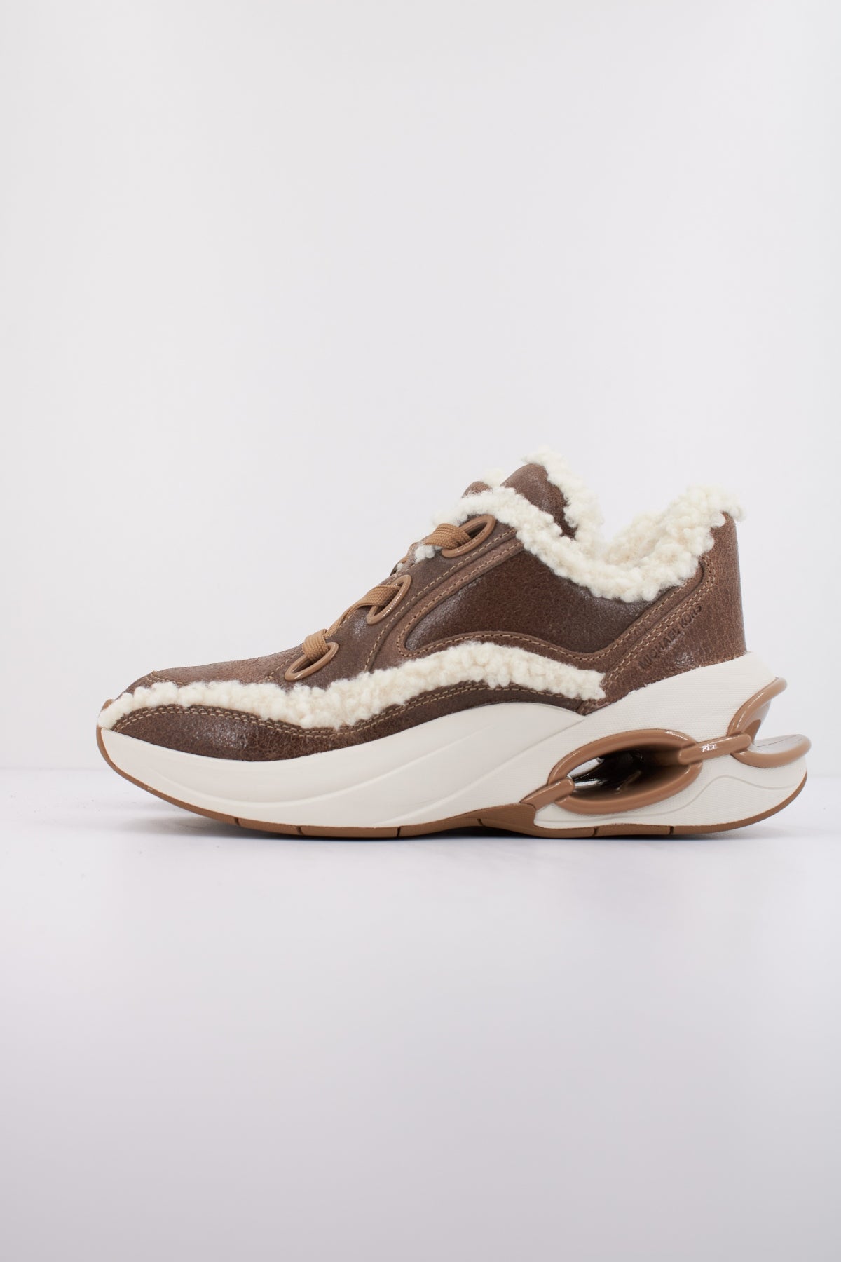 MICHAEL KORS TONI TRAINER en color MARRON (1)