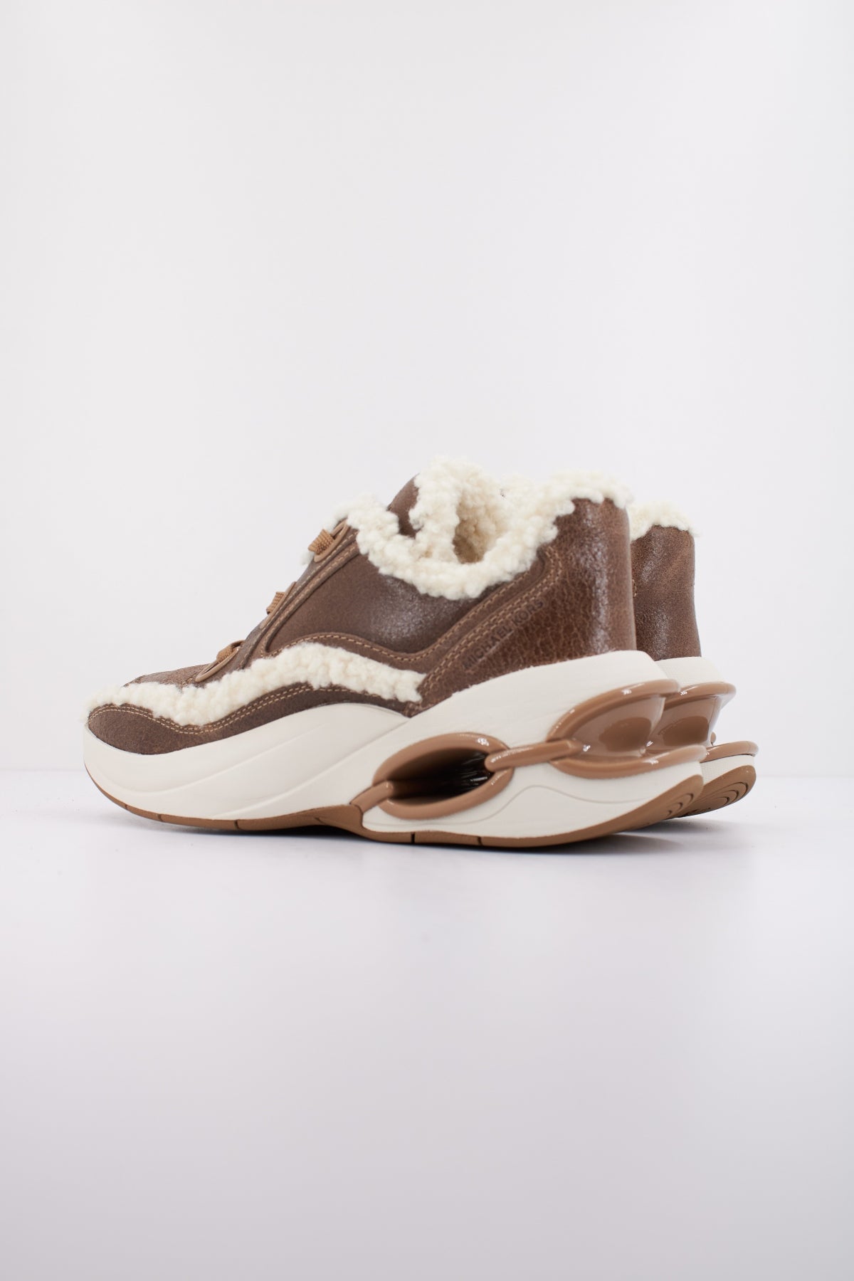 MICHAEL KORS TONI TRAINER en color MARRON (4)