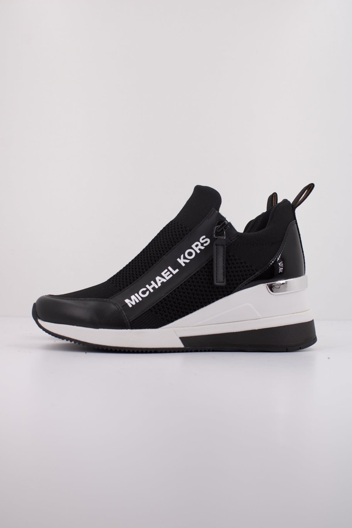 MICHAEL KORS WILLIS WEDGE TRAINER en color NEGRO (1)