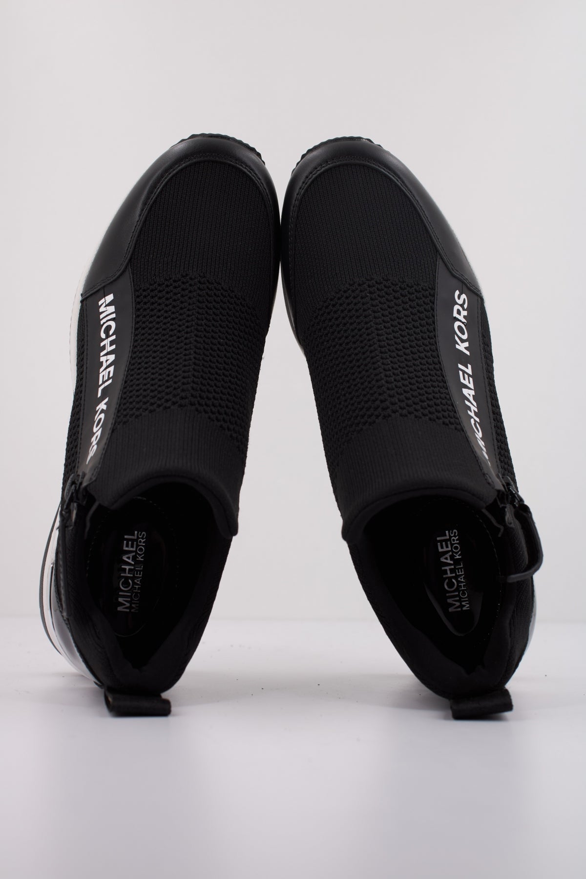 MICHAEL KORS WILLIS WEDGE TRAINER en color NEGRO (3)