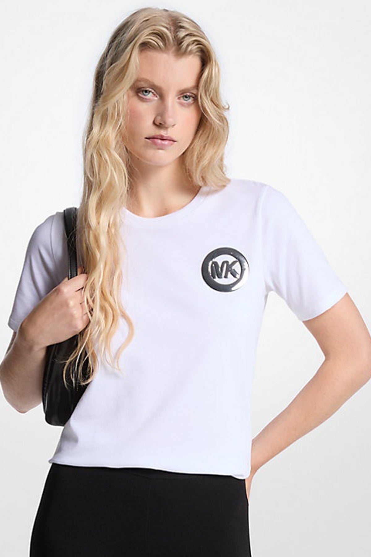 MICHAEL KORS MK CHARM SMALL TEE en color BLANCO (1)