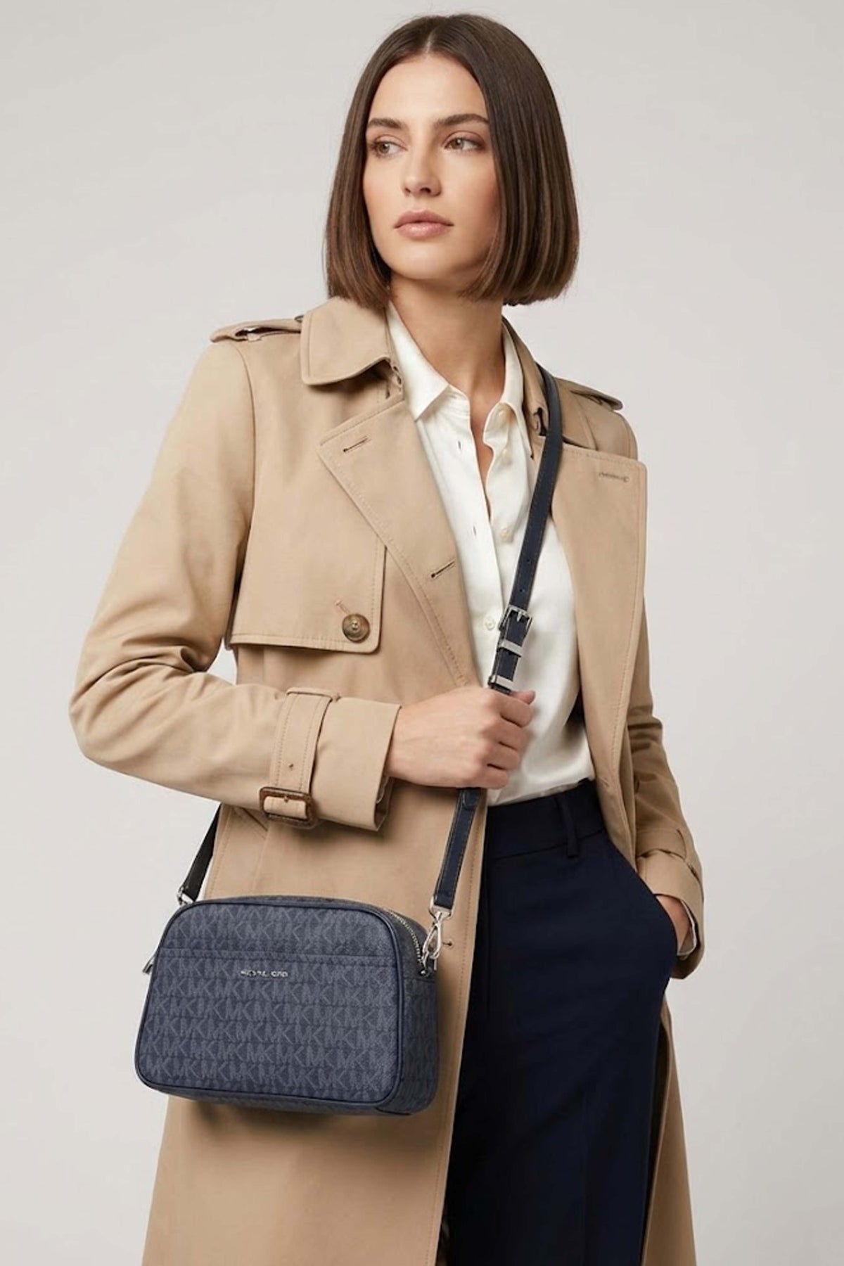 MICHAEL KORS JET SET SM CAMERA XBODY en color AZUL (1)