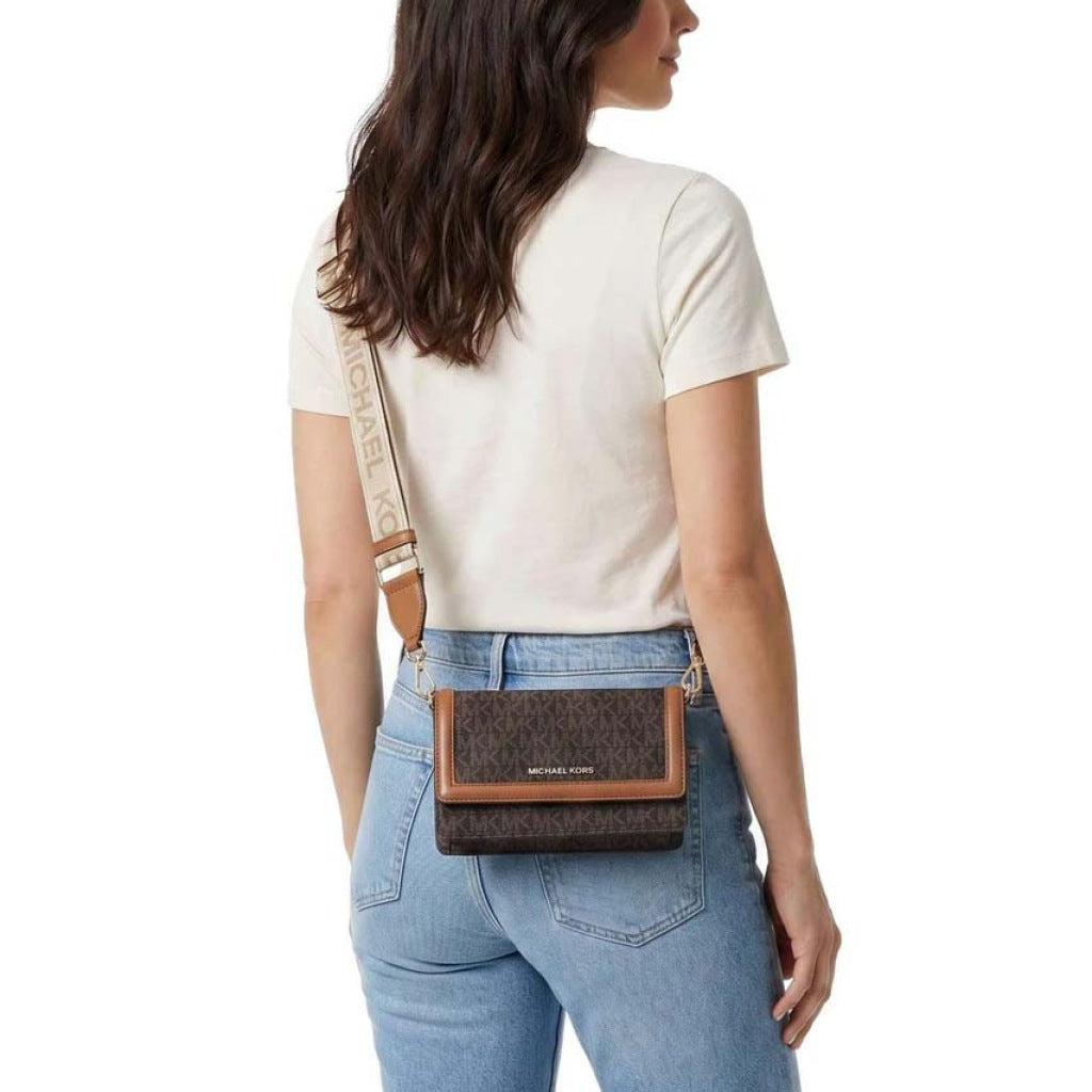 MICHAEL KORS JET SET SM PHONE WBG XBO en color MARRON (7)