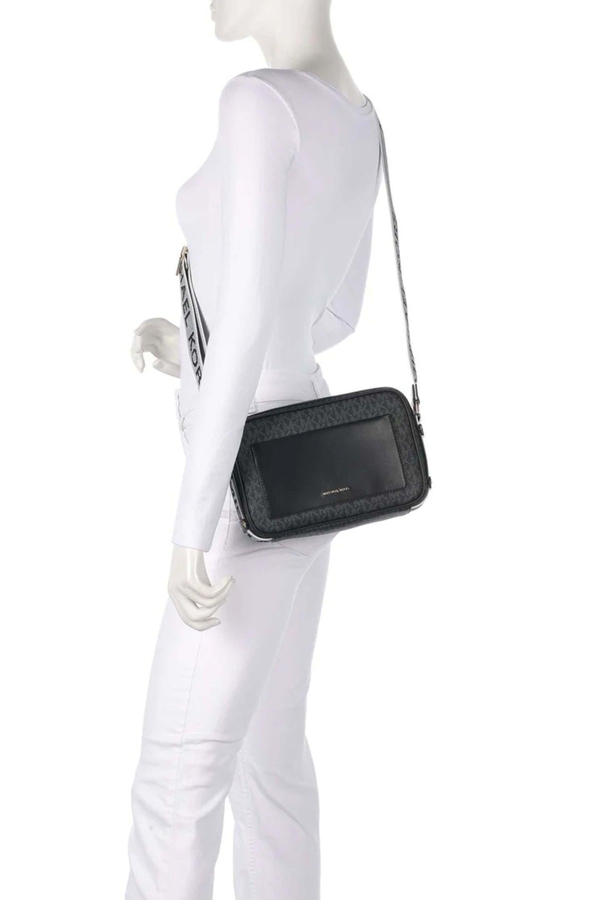 MICHAEL KORS MAEVE LG EW PCKT XBODY en color NEGRO (4)