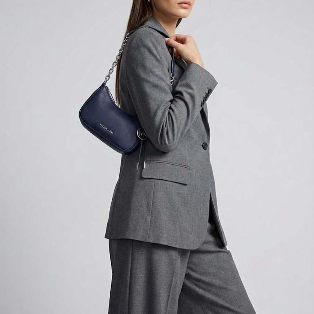 MICHAEL KORS MD CHAIN POUCHETTE en color AZUL (6)