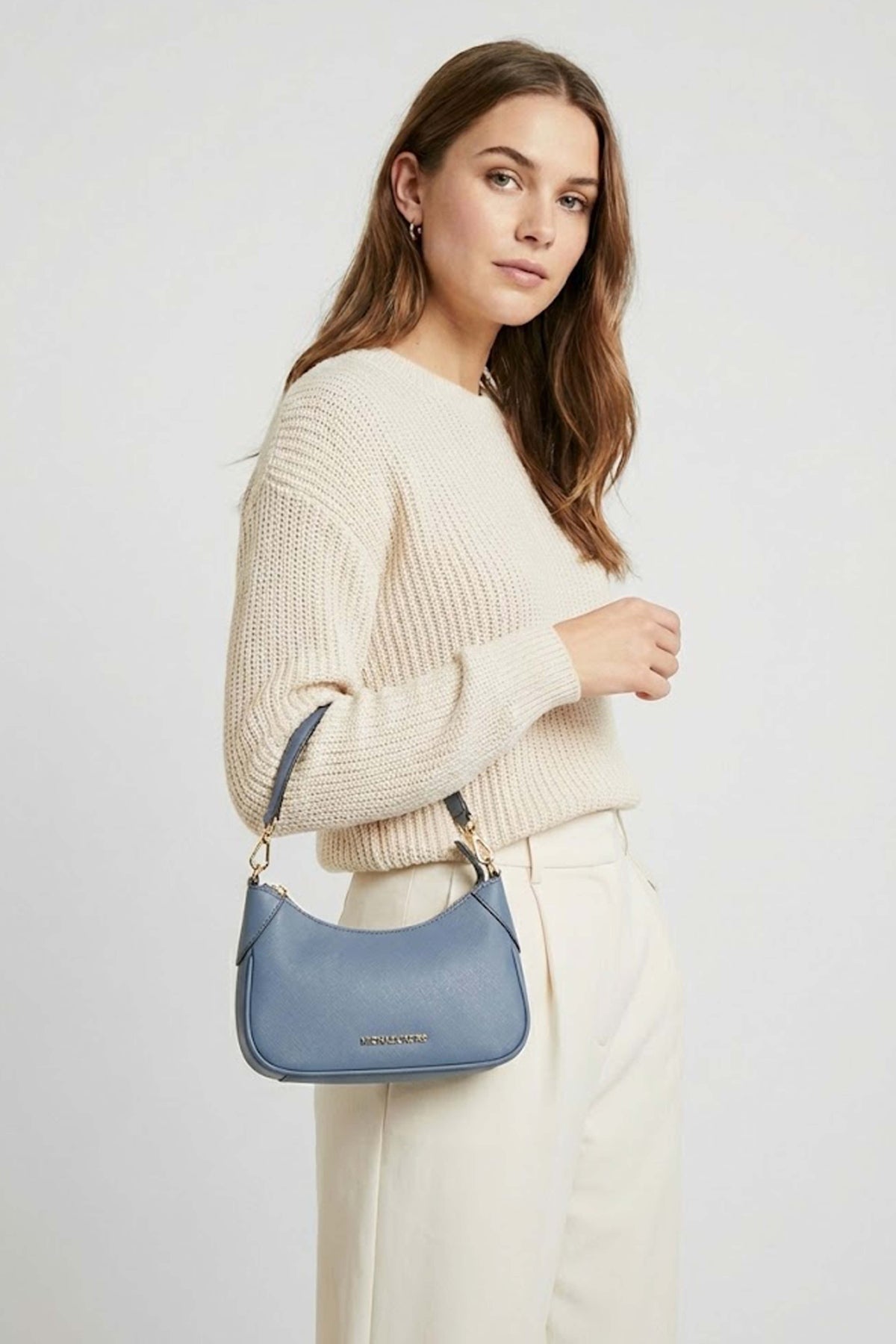 MICHAEL KORS POUCHETTE XBODY en color AZUL (1)